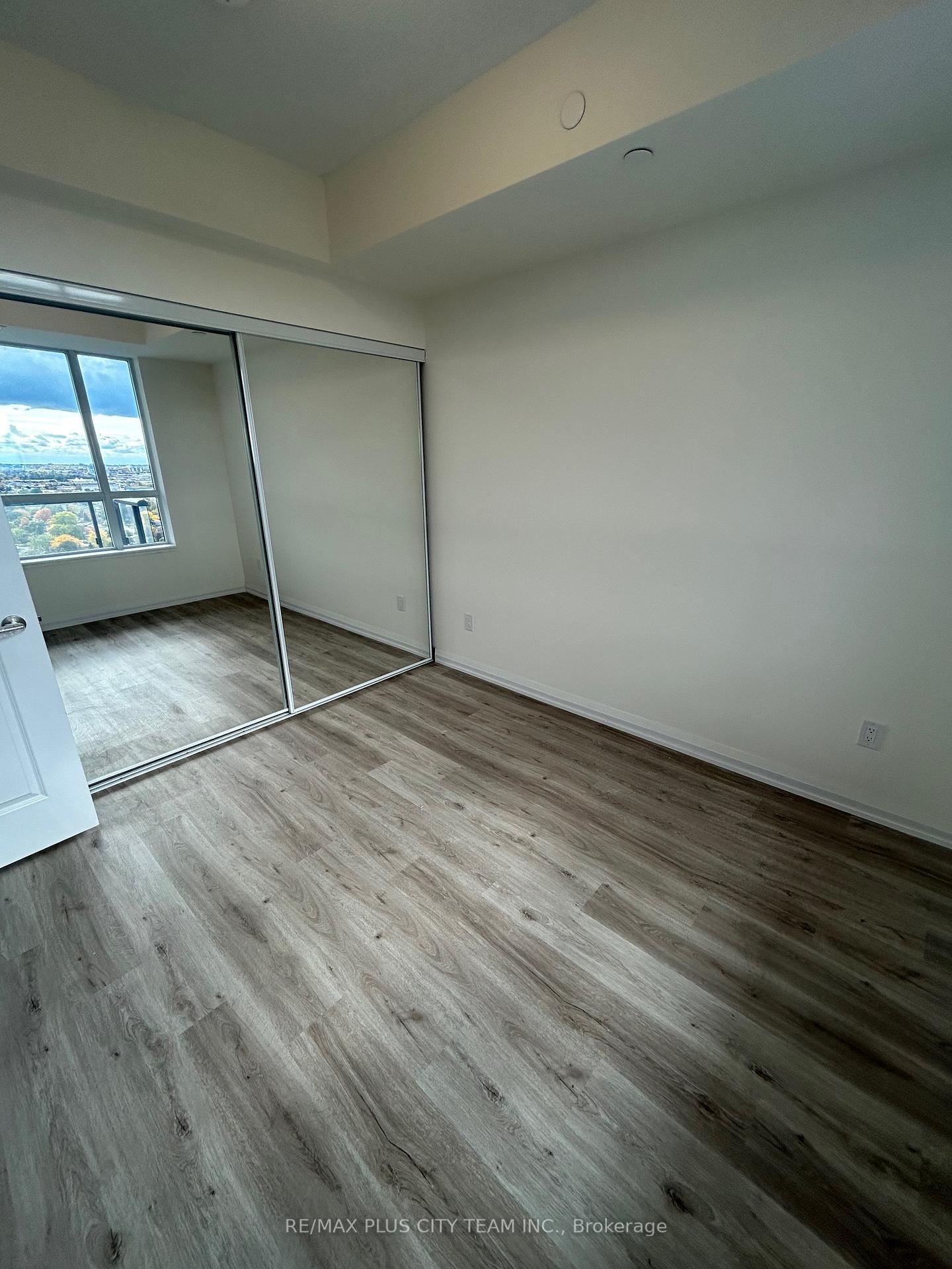 Photo 10 of Unit 2423, 3270 Sheppard Avenue E, Scarborough, Tam O'Shanter-Sullivan — HOMEH