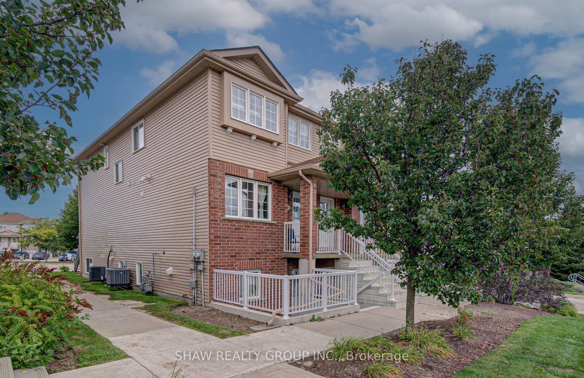 Photo 2 of Unit 19A, 50 Howe Drive, Kitchener, Laurentian Hills — HOMEH