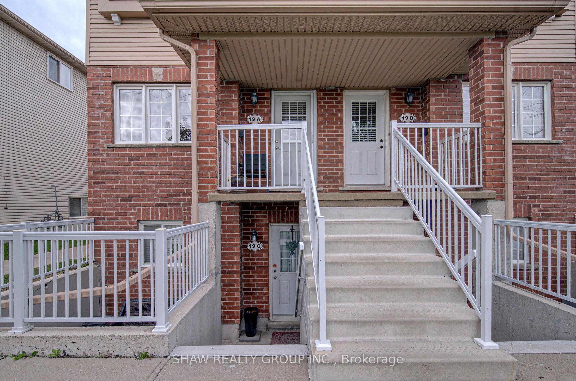Photo 3 of Unit 19A, 50 Howe Drive, Kitchener, Laurentian Hills — HOMEH