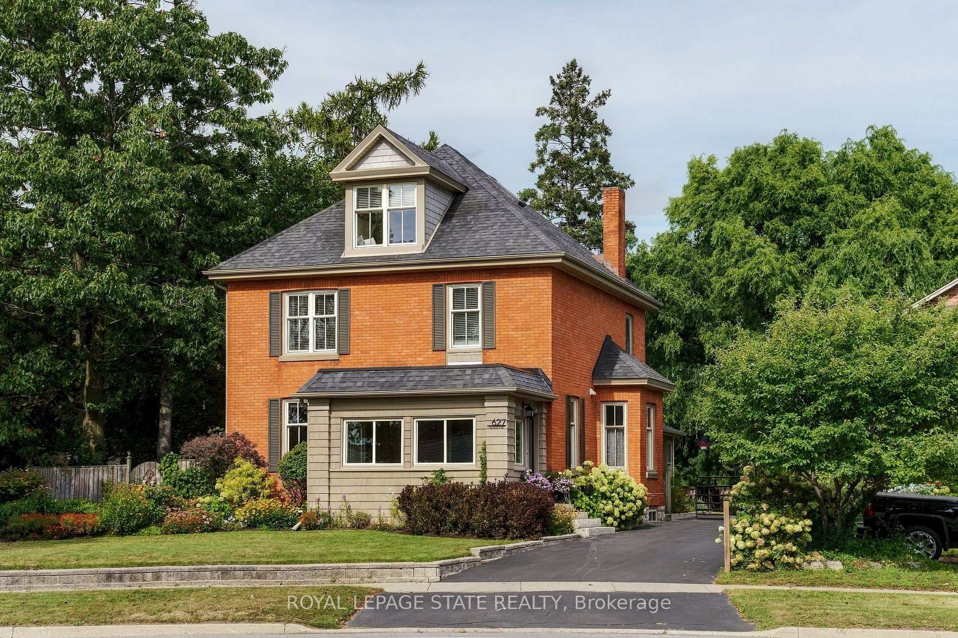Photo 1 of 627 Maple Avenue, Burlington, Brant — HOMEH