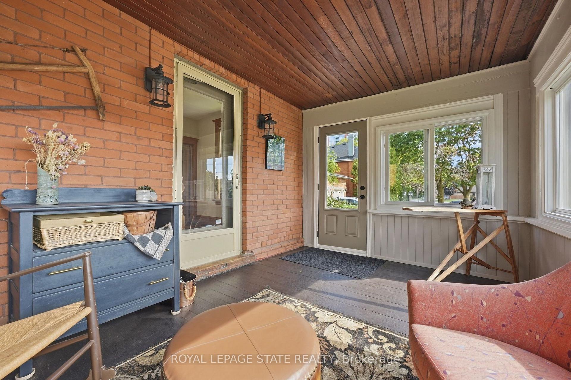Photo 5 of 627 Maple Avenue, Burlington, Brant — HOMEH