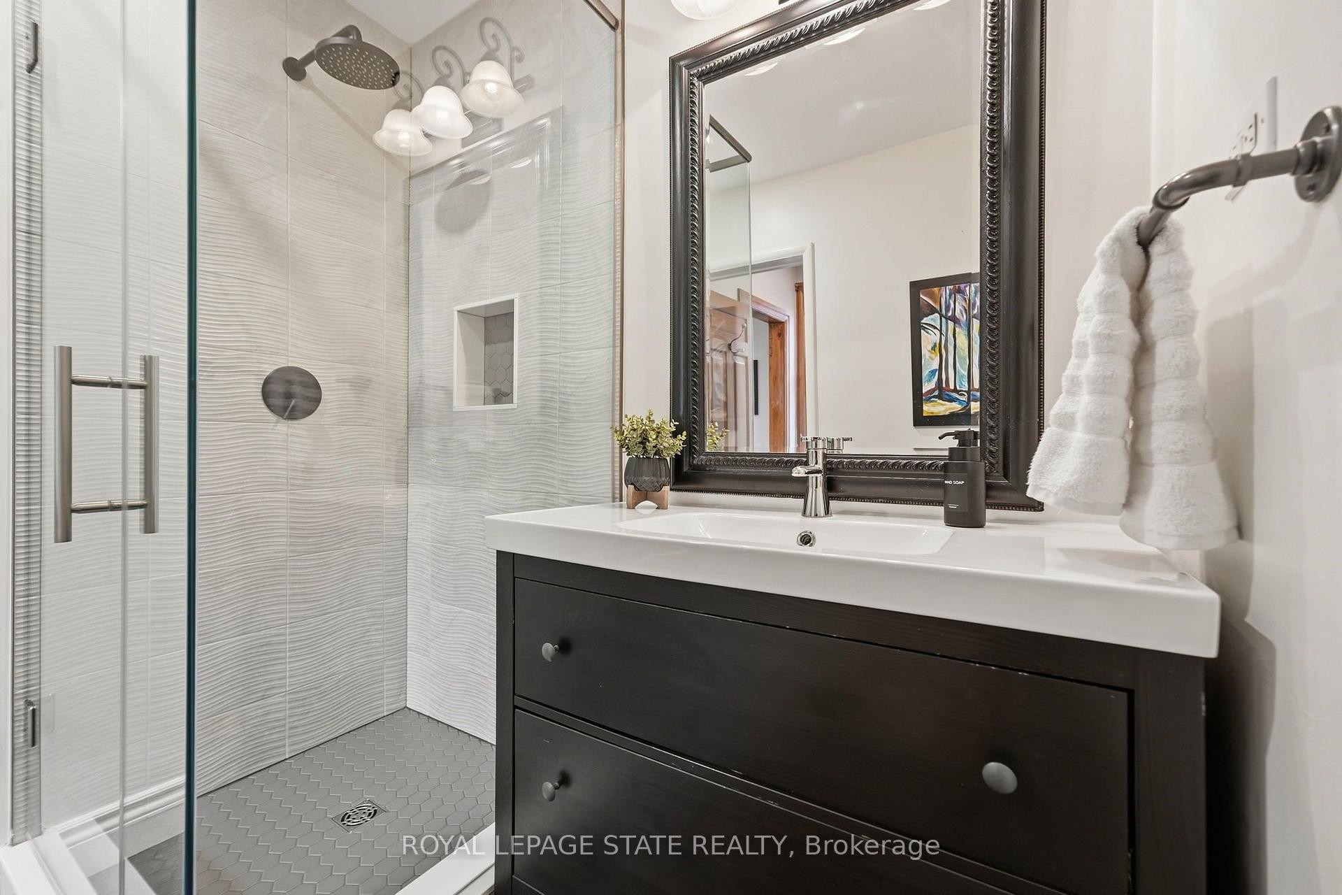 Photo 16 of 627 Maple Avenue, Burlington, Brant — HOMEH