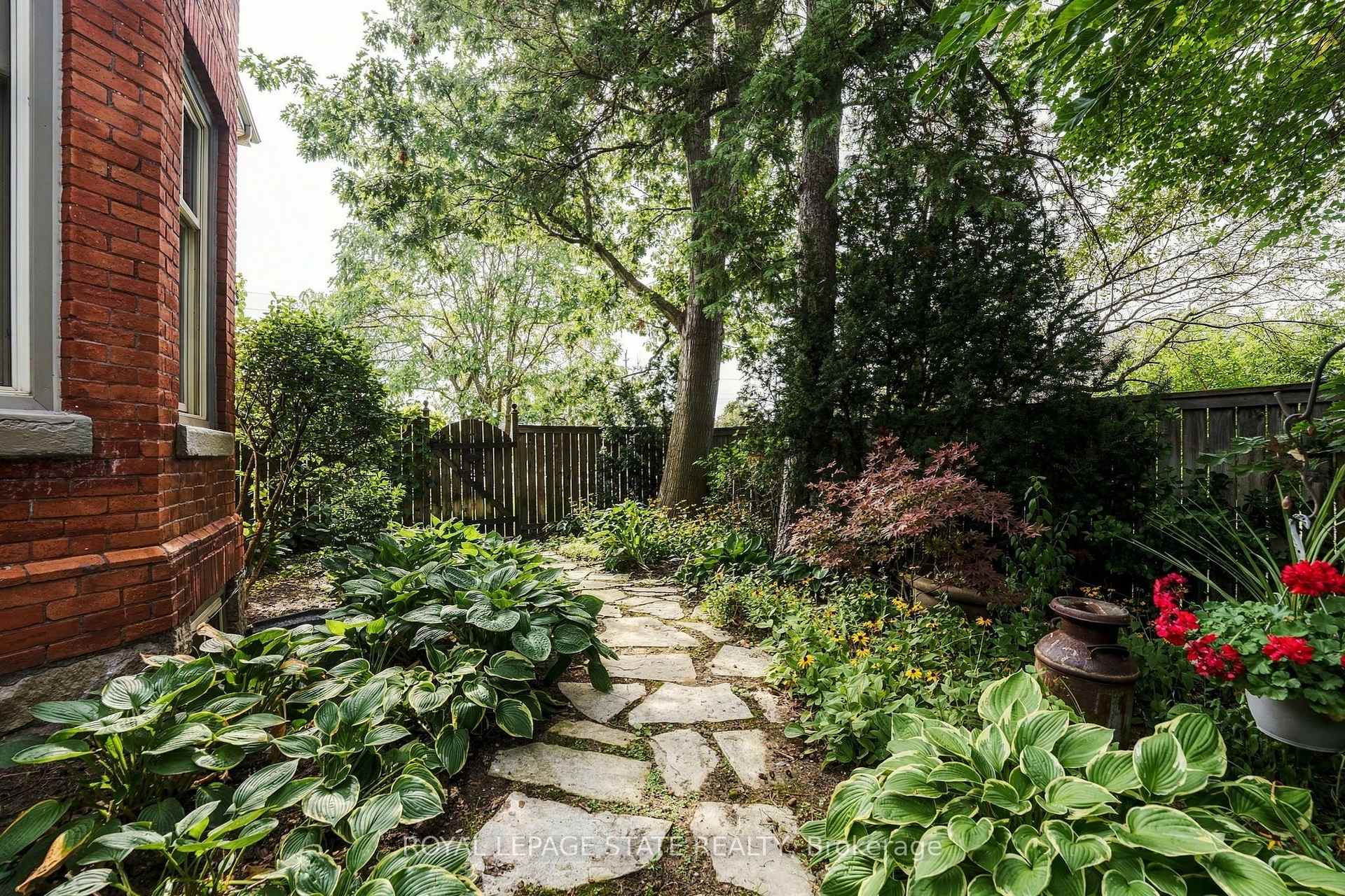 Photo 37 of 627 Maple Avenue, Burlington, Brant — HOMEH
