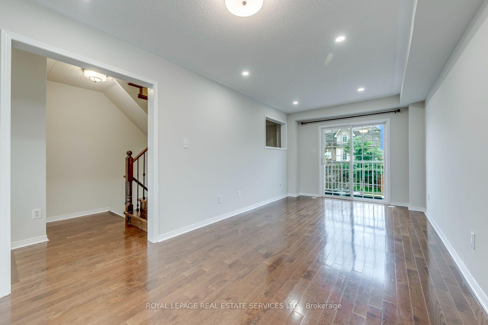 Photo 5 of 2418 Adamvale Crescent, Oakville, Westmount — HOMEH