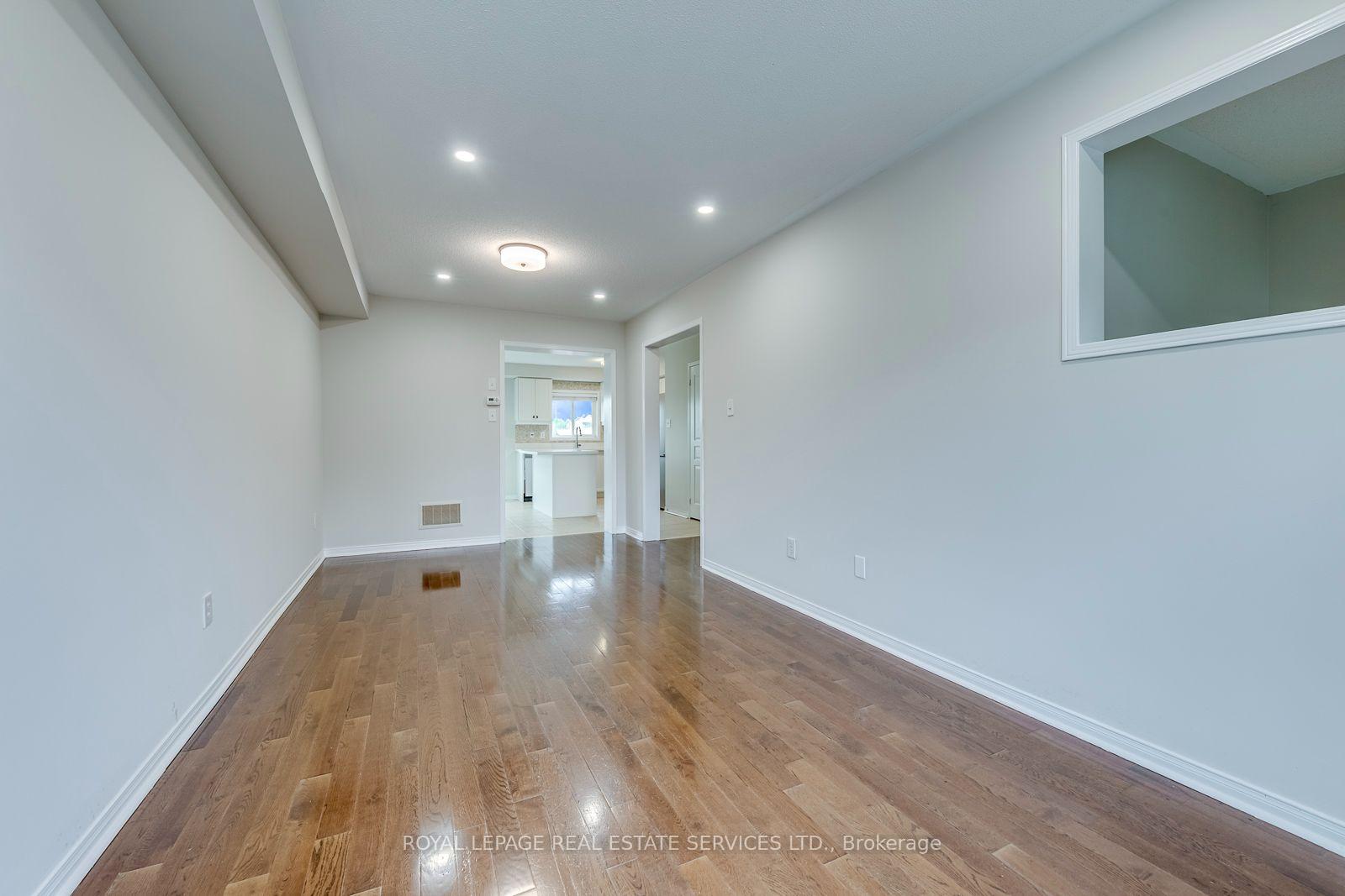 Photo 7 of 2418 Adamvale Crescent, Oakville, Westmount — HOMEH