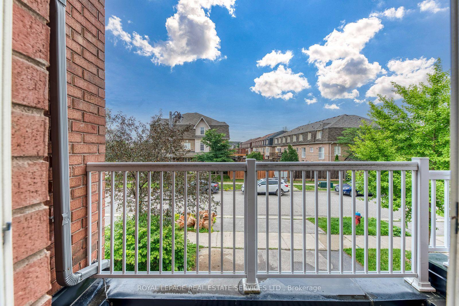 Photo 9 of 2418 Adamvale Crescent, Oakville, Westmount — HOMEH