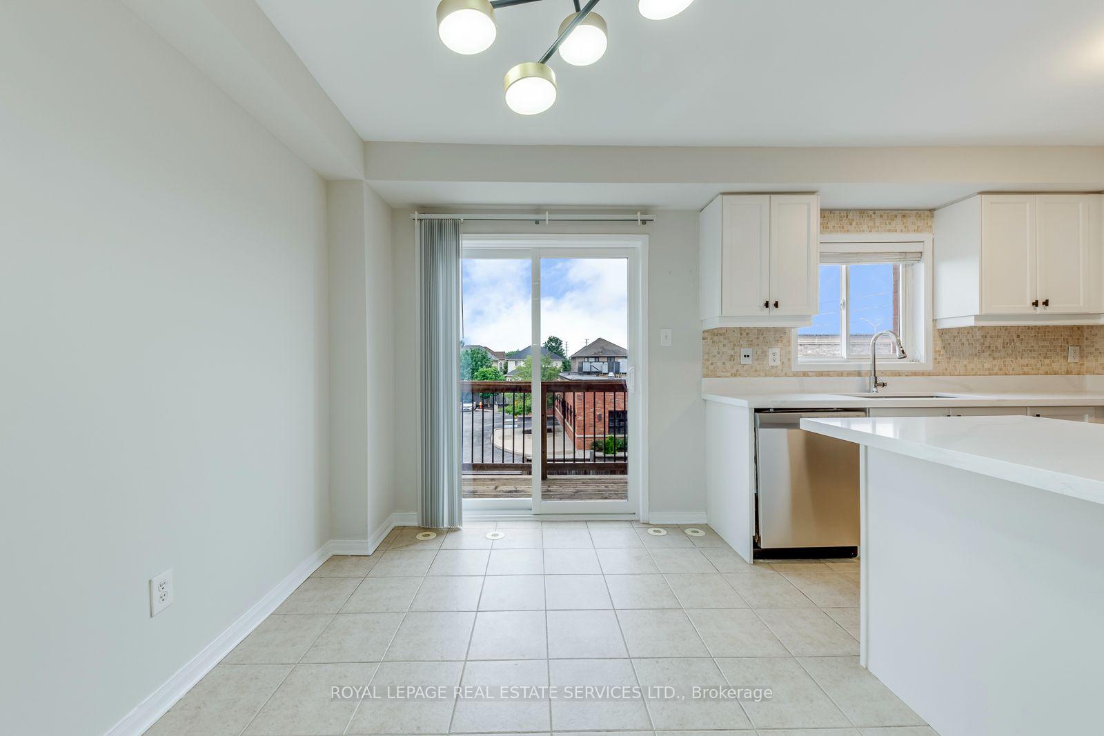 Photo 10 of 2418 Adamvale Crescent, Oakville, Westmount — HOMEH