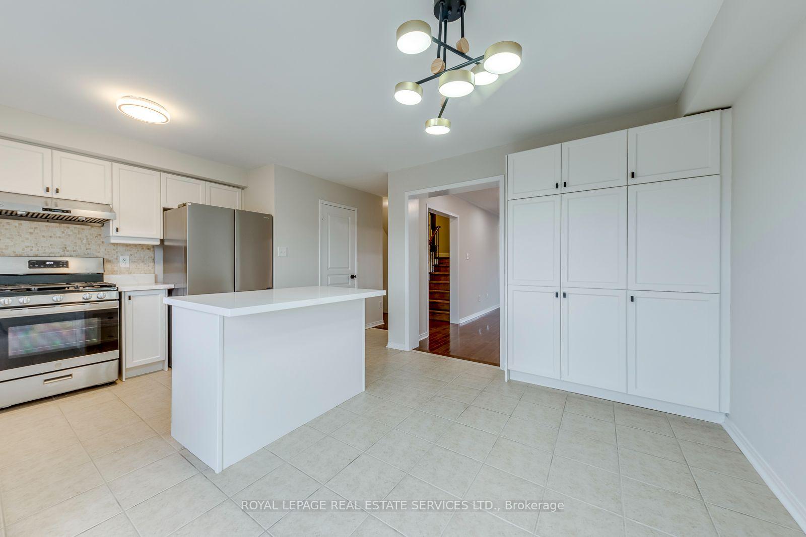 Photo 13 of 2418 Adamvale Crescent, Oakville, Westmount — HOMEH