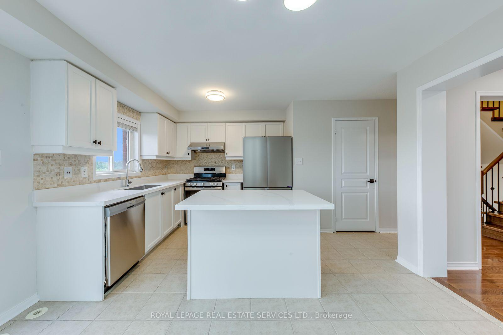 Photo 14 of 2418 Adamvale Crescent, Oakville, Westmount — HOMEH