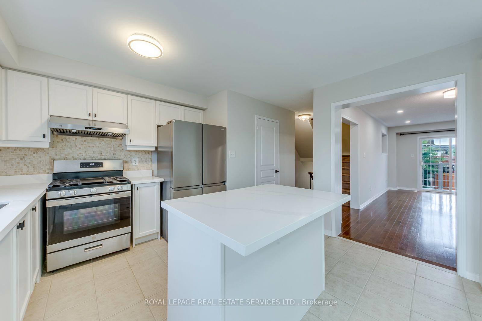 Photo 15 of 2418 Adamvale Crescent, Oakville, Westmount — HOMEH