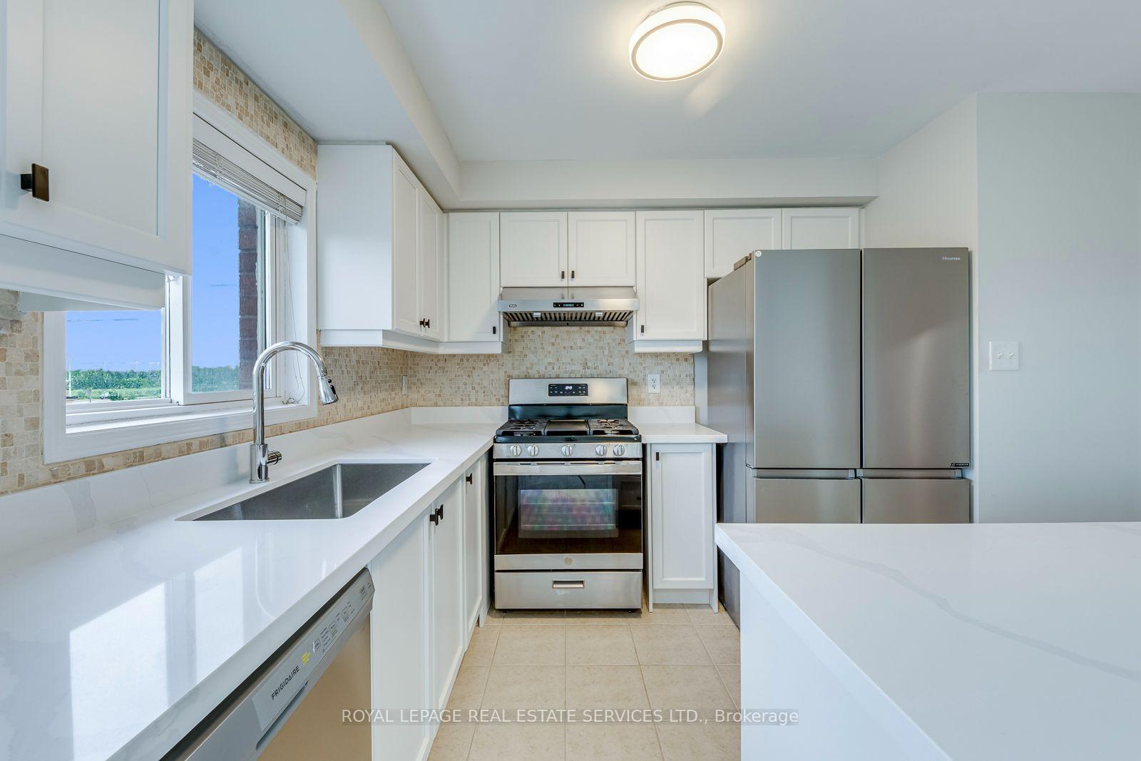 Photo 16 of 2418 Adamvale Crescent, Oakville, Westmount — HOMEH