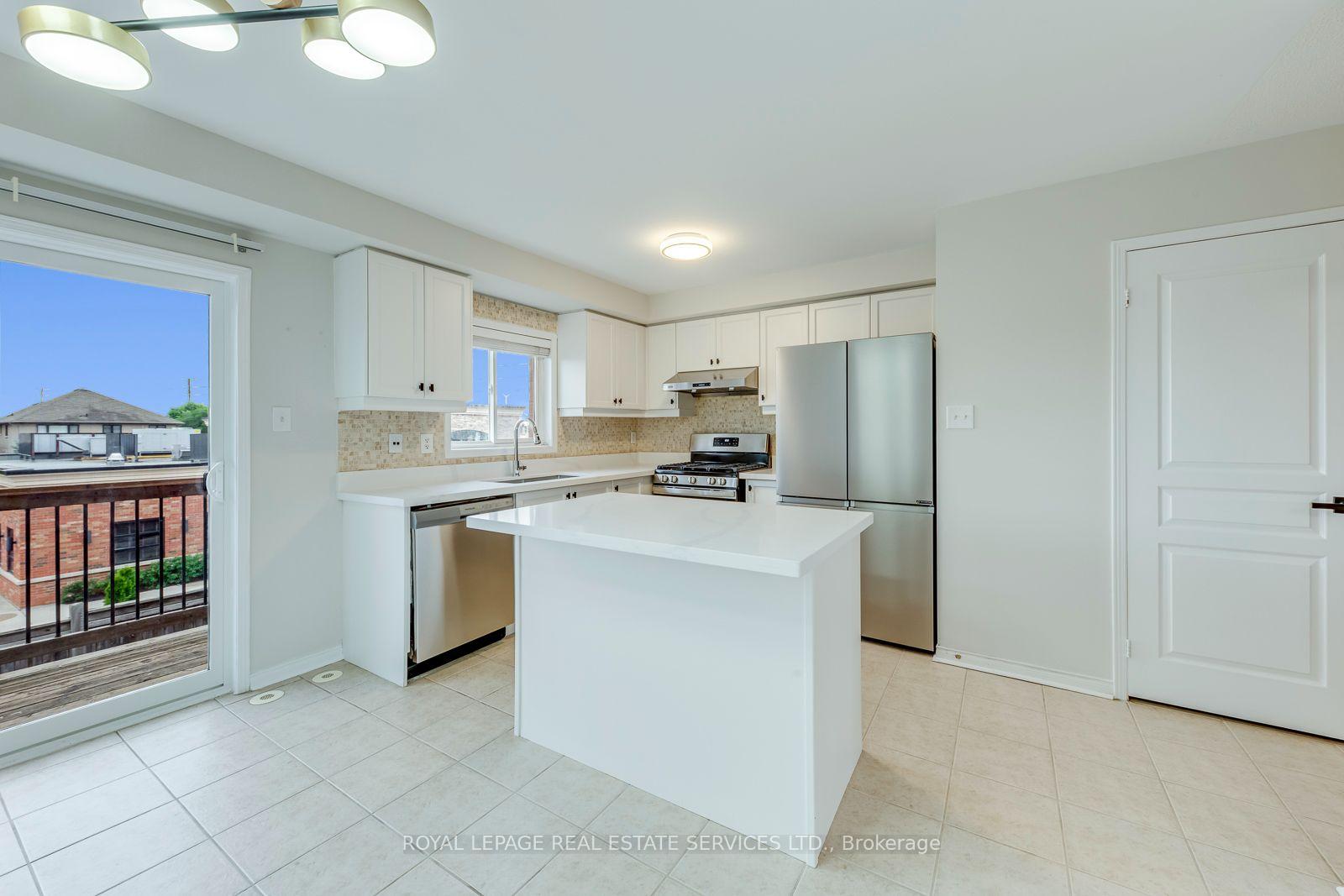 Photo 17 of 2418 Adamvale Crescent, Oakville, Westmount — HOMEH