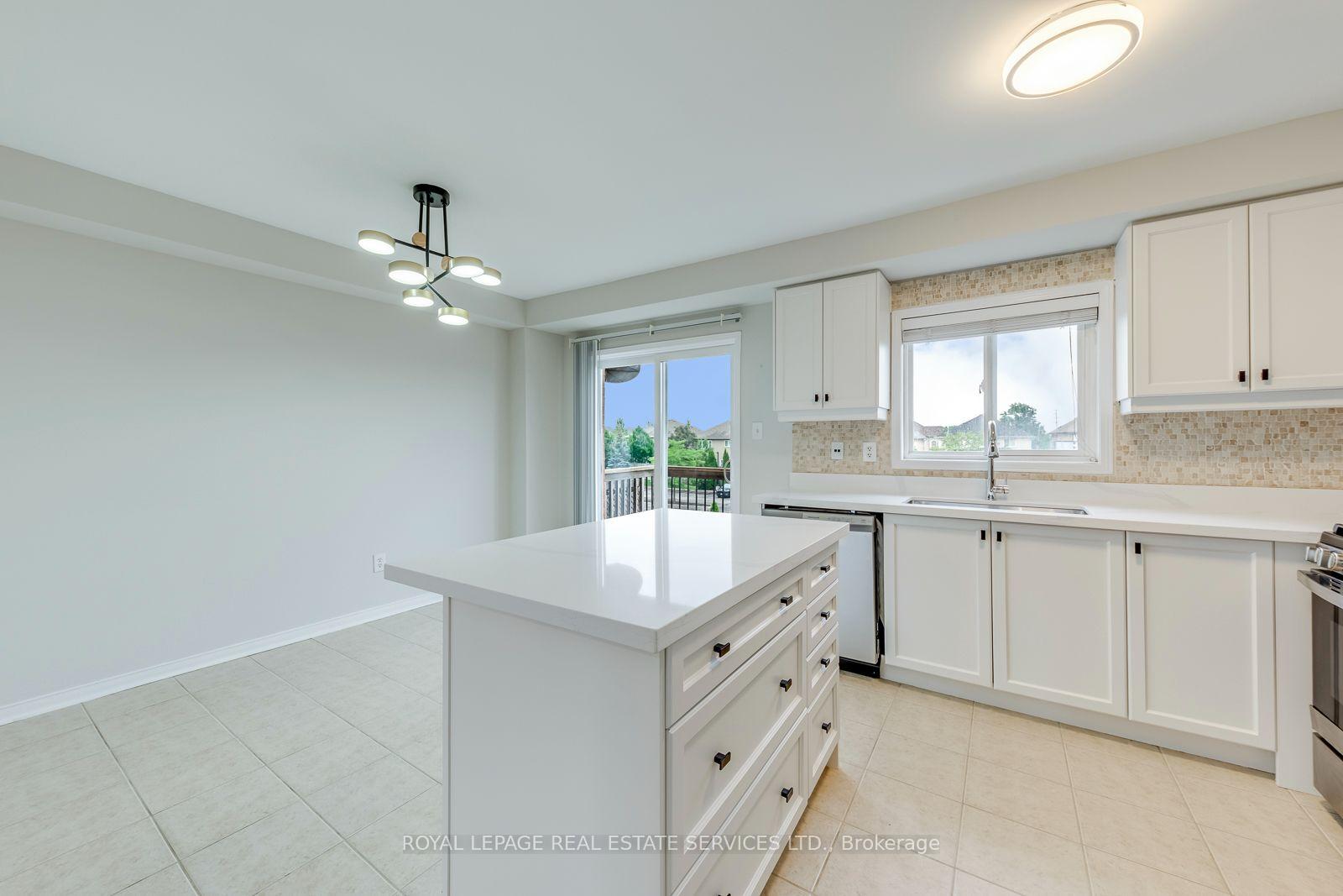 Photo 18 of 2418 Adamvale Crescent, Oakville, Westmount — HOMEH