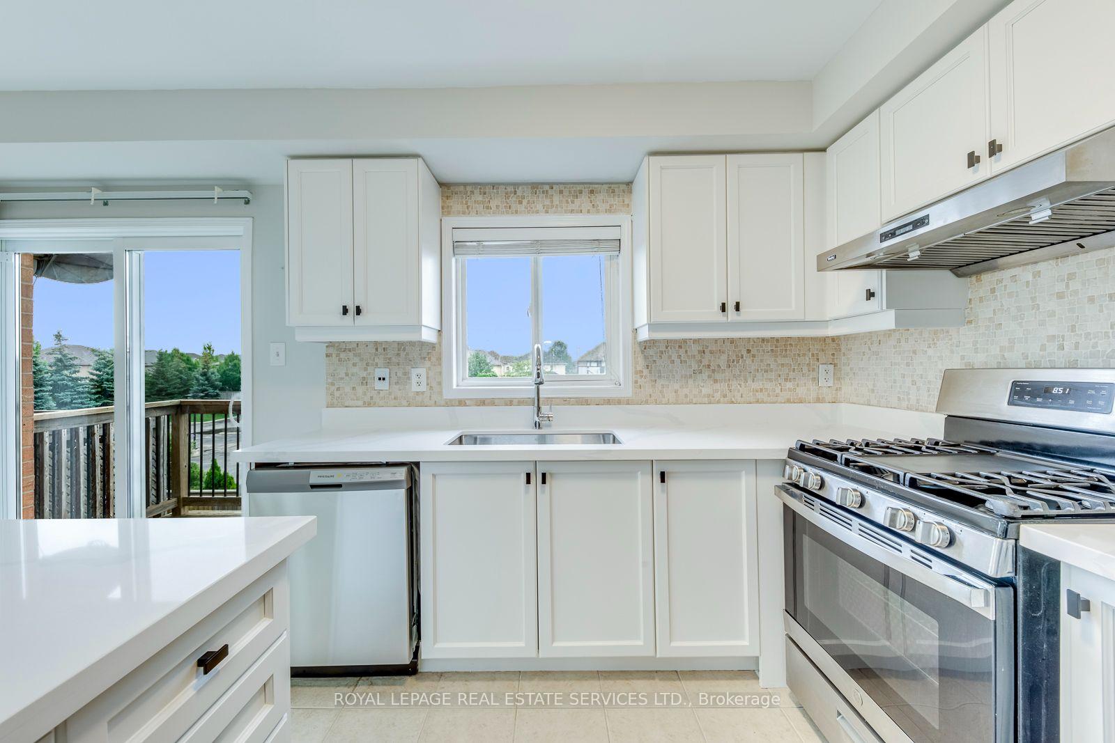 Photo 19 of 2418 Adamvale Crescent, Oakville, Westmount — HOMEH