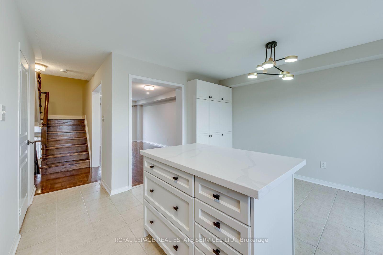 Photo 20 of 2418 Adamvale Crescent, Oakville, Westmount — HOMEH