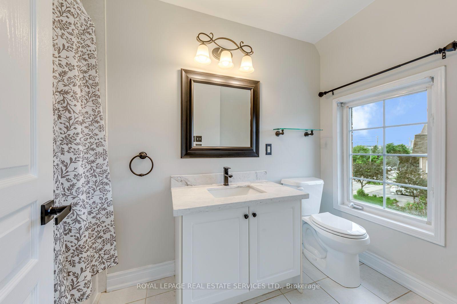 Photo 28 of 2418 Adamvale Crescent, Oakville, Westmount — HOMEH