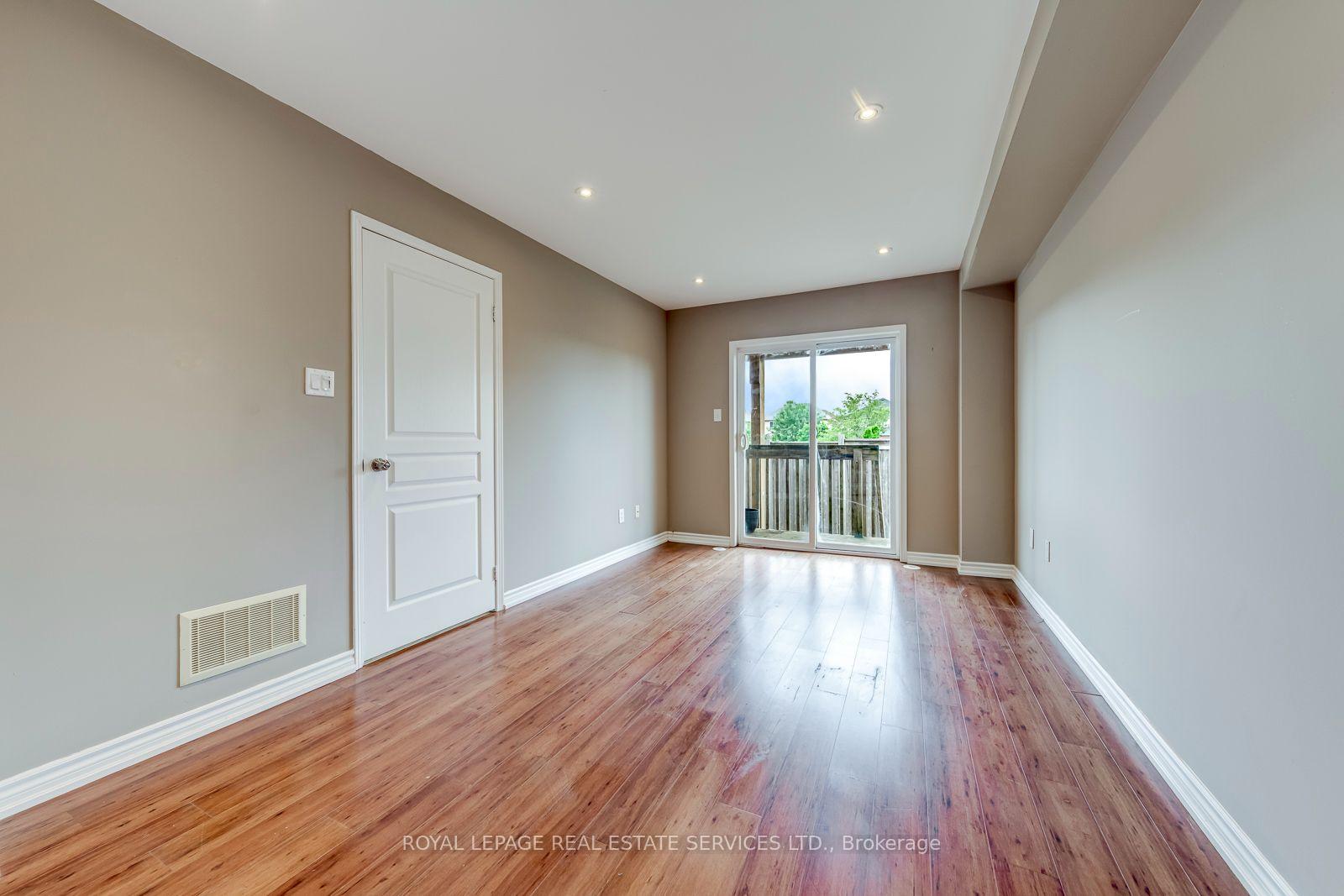 Photo 32 of 2418 Adamvale Crescent, Oakville, Westmount — HOMEH