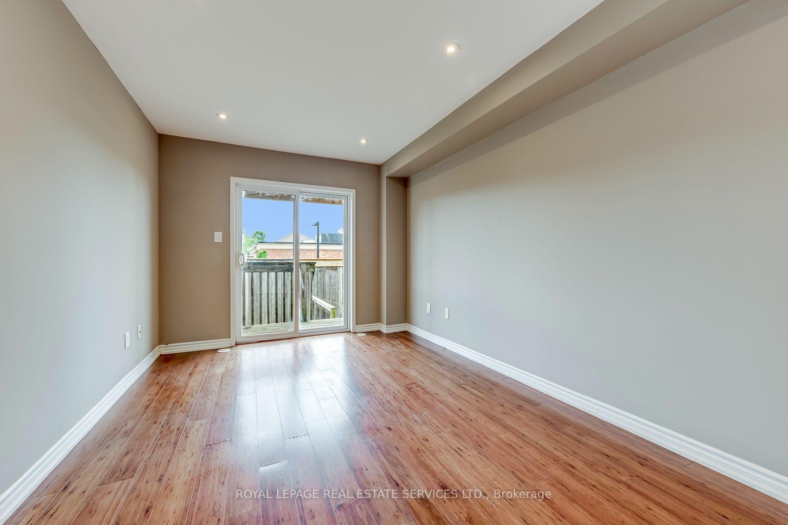 Photo 34 of 2418 Adamvale Crescent, Oakville, Westmount — HOMEH