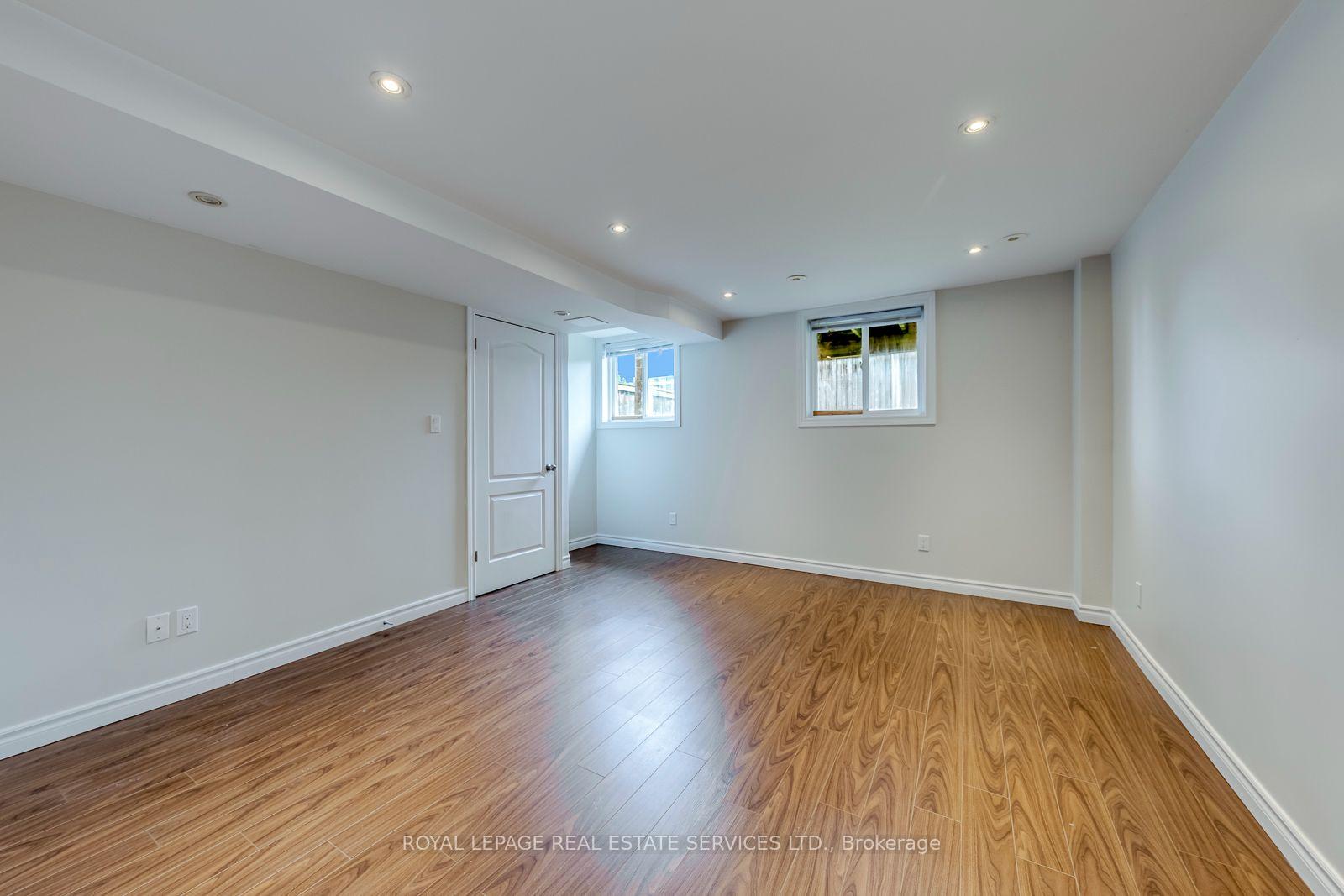 Photo 36 of 2418 Adamvale Crescent, Oakville, Westmount — HOMEH