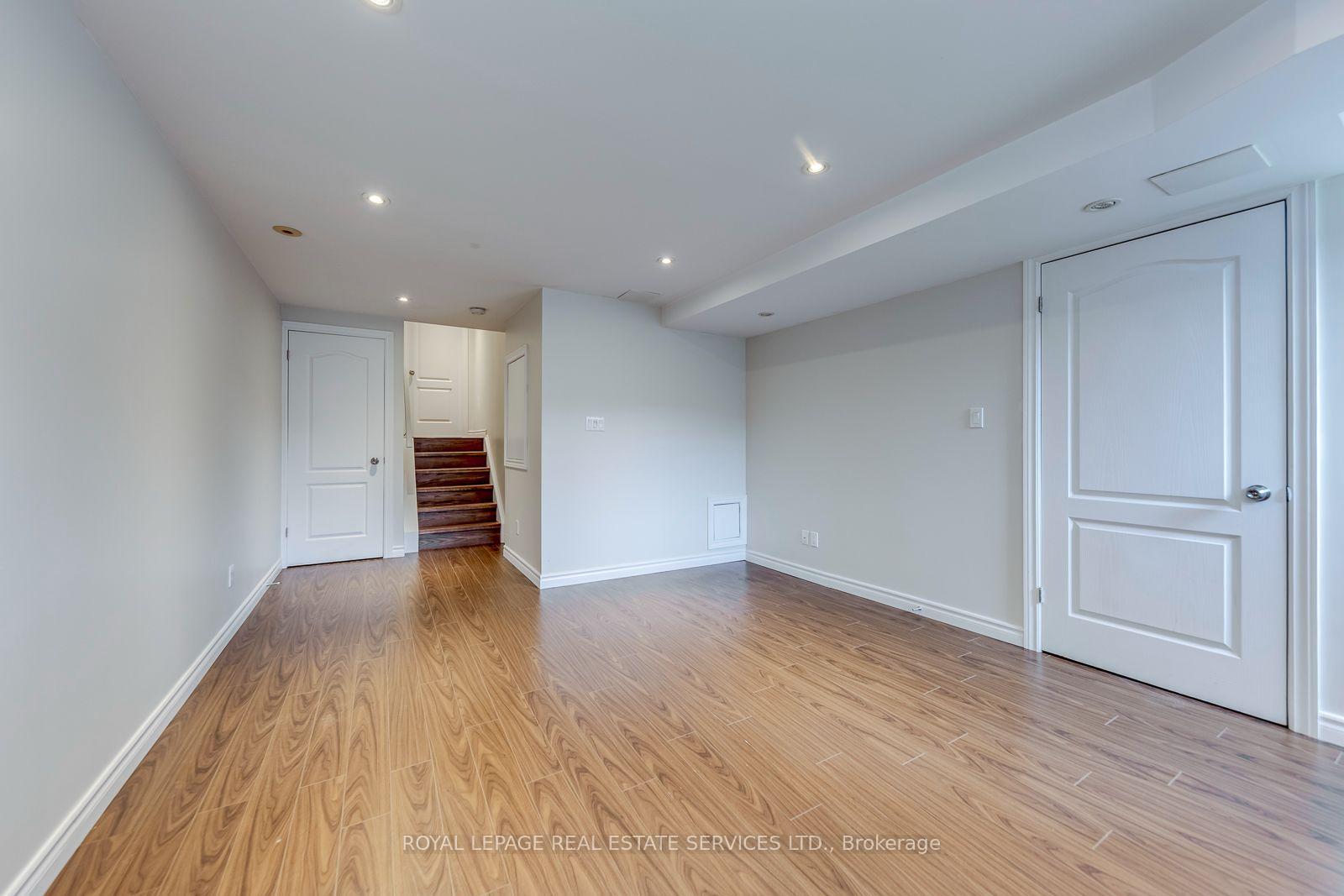 Photo 38 of 2418 Adamvale Crescent, Oakville, Westmount — HOMEH