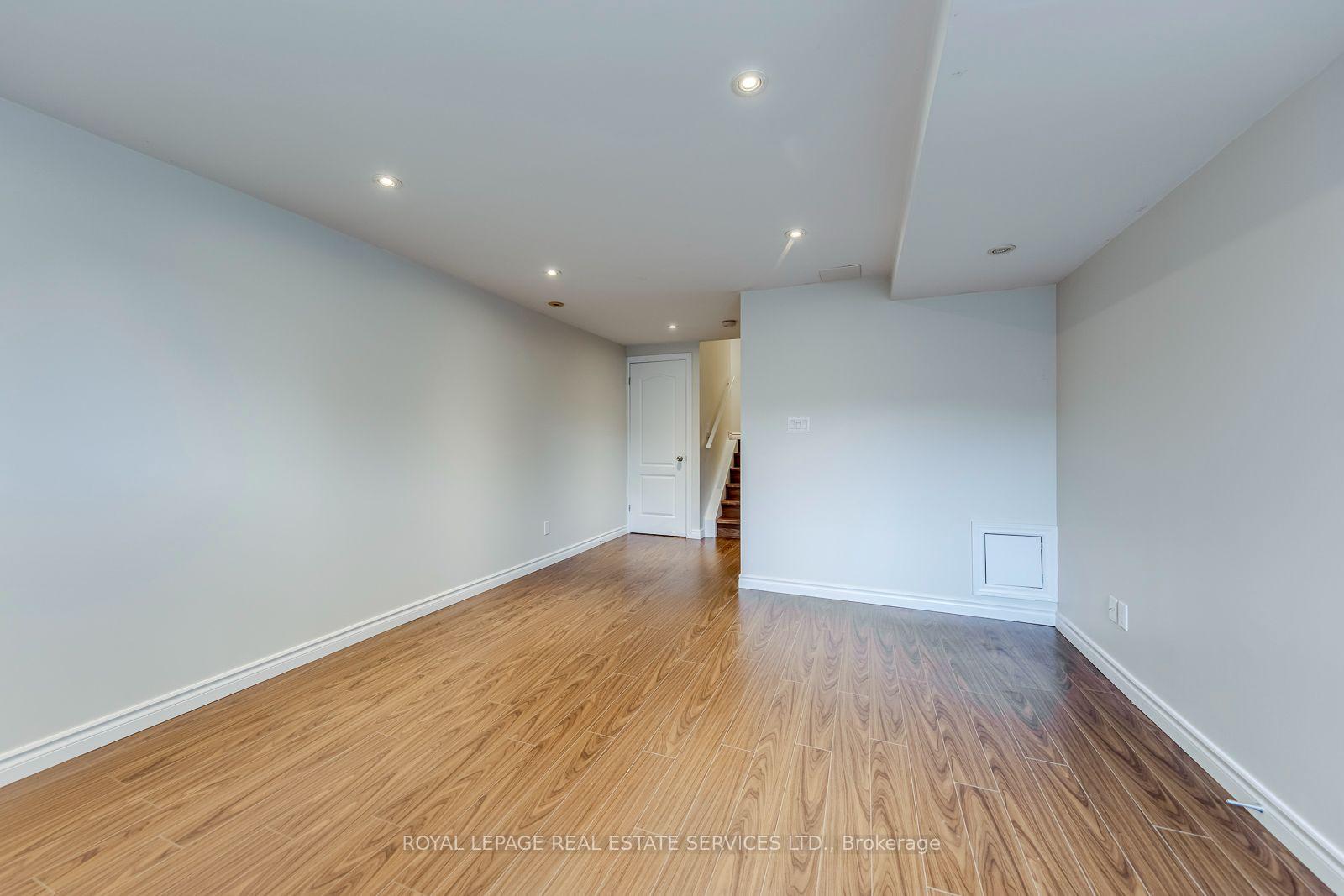 Photo 39 of 2418 Adamvale Crescent, Oakville, Westmount — HOMEH