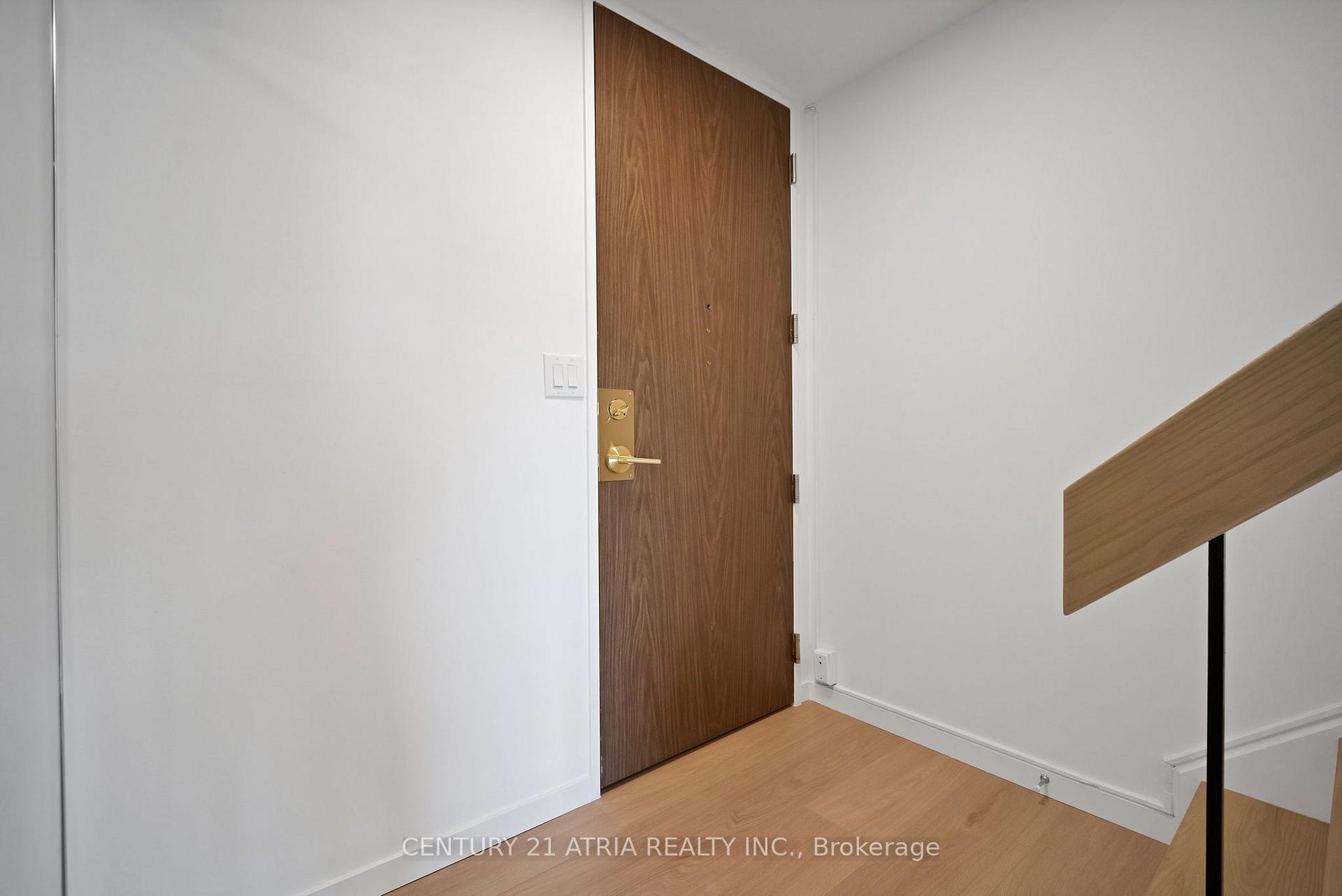 Photo 3 of Unit 1004, 33 Harbour Square, Toronto, Waterfront Communities — HOMEH
