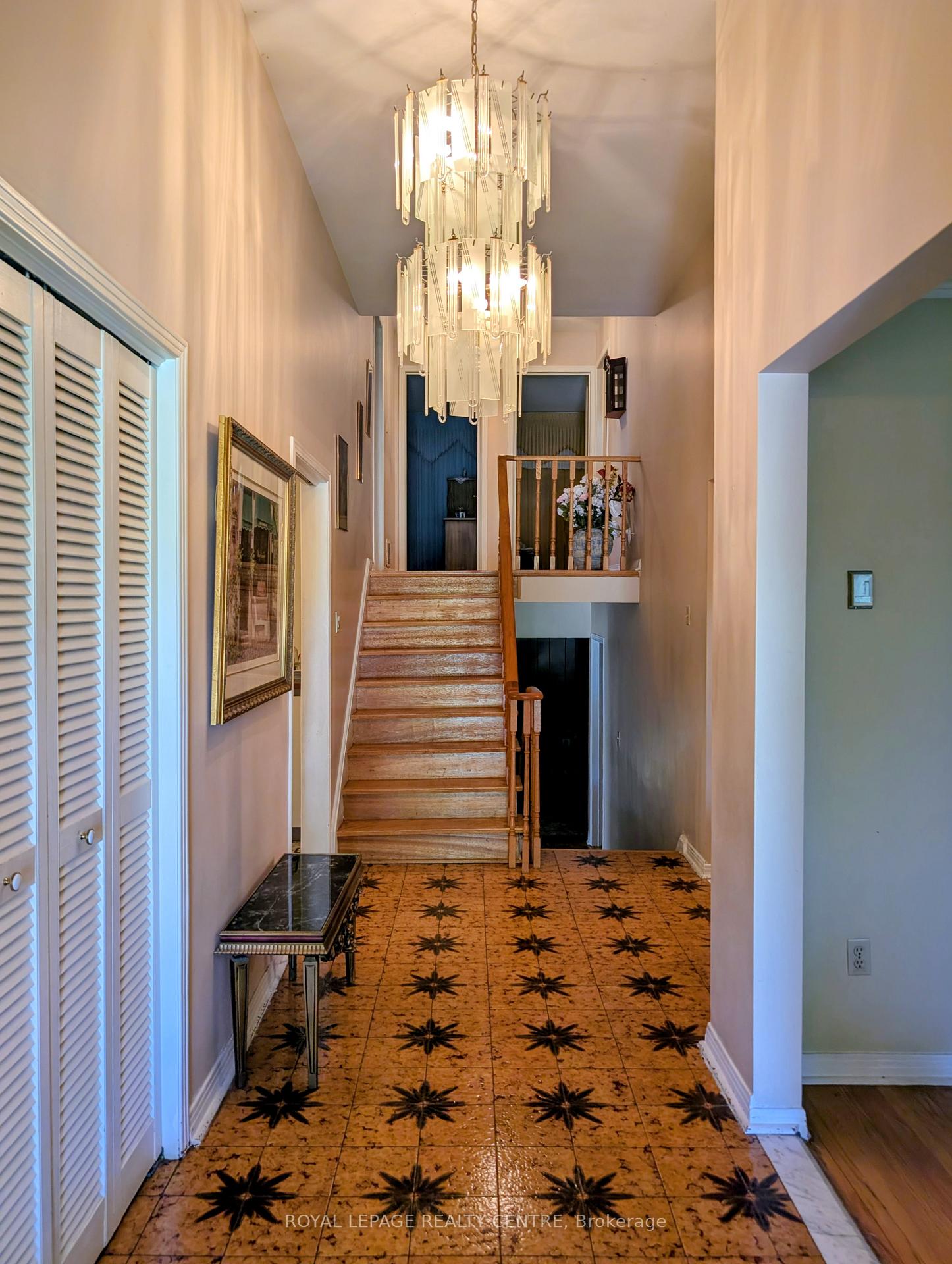 Photo 2 of 2560 Cynara Road, Mississauga, Cooksville — HOMEH