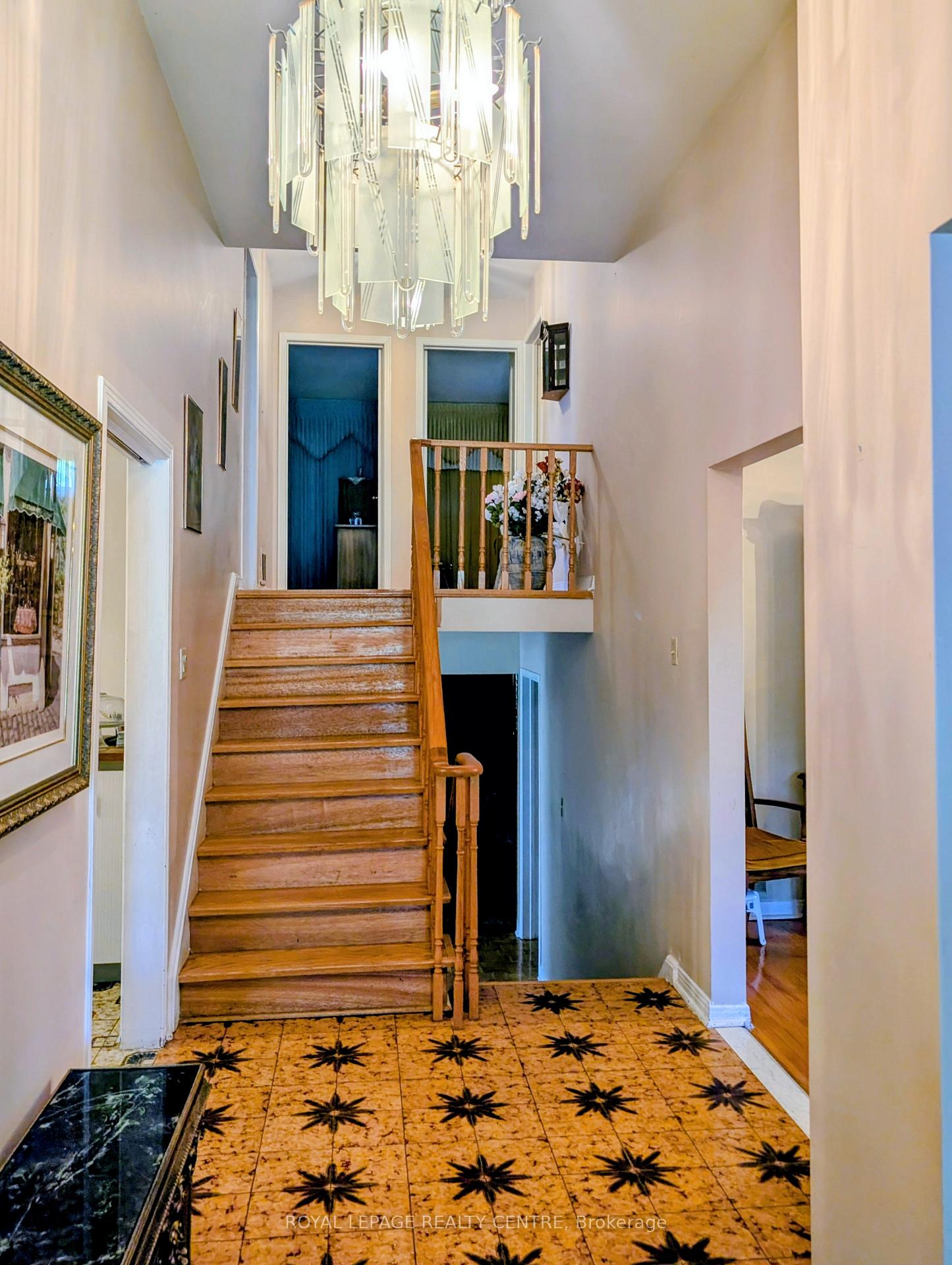 Photo 3 of 2560 Cynara Road, Mississauga, Cooksville — HOMEH