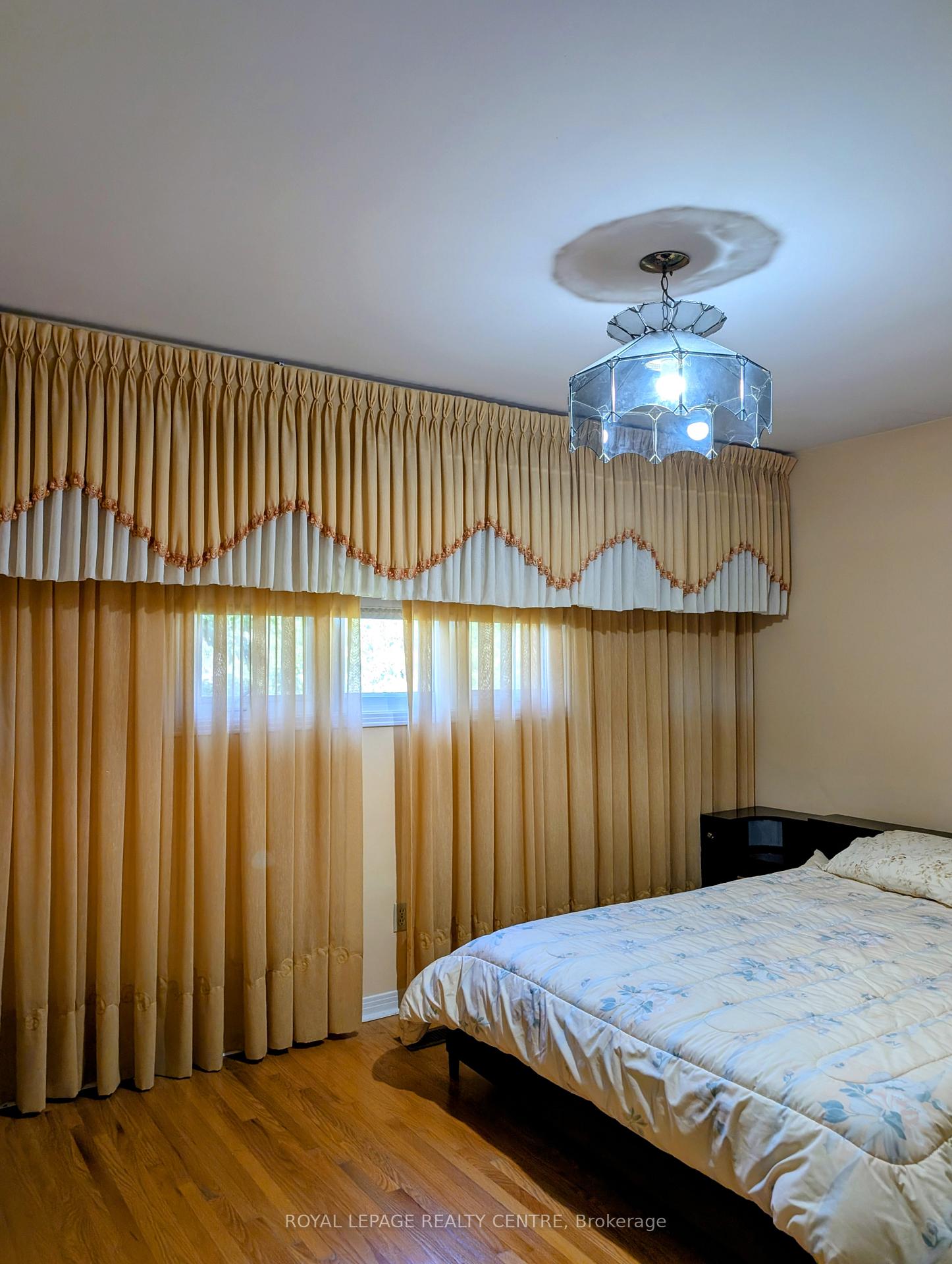 Photo 13 of 2560 Cynara Road, Mississauga, Cooksville — HOMEH