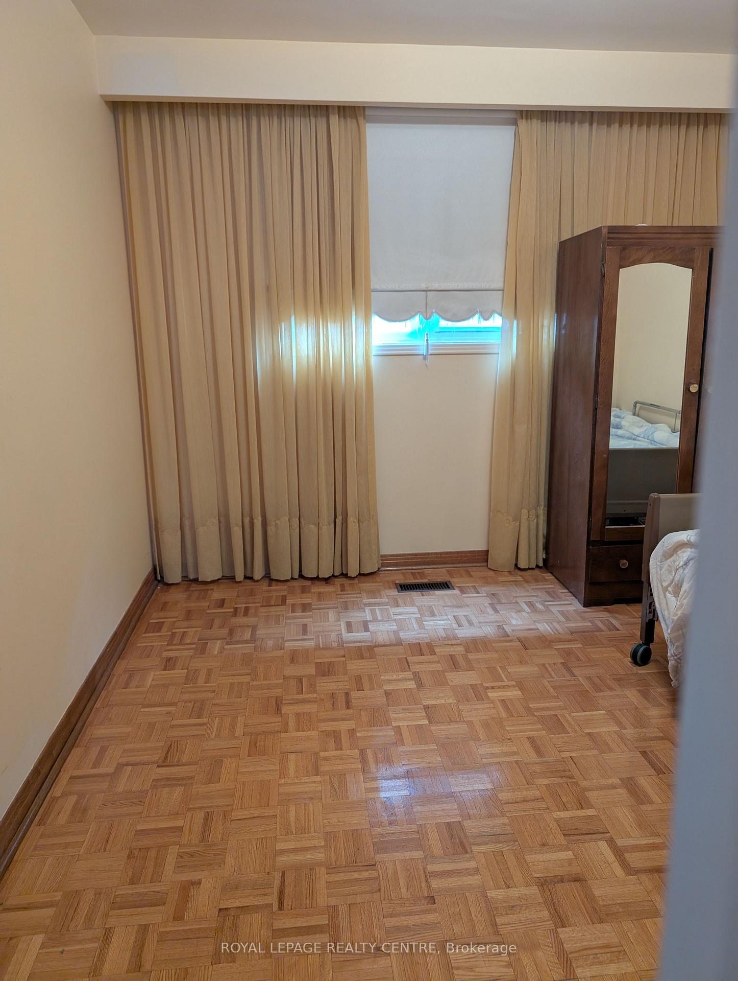 Photo 16 of 2560 Cynara Road, Mississauga, Cooksville — HOMEH