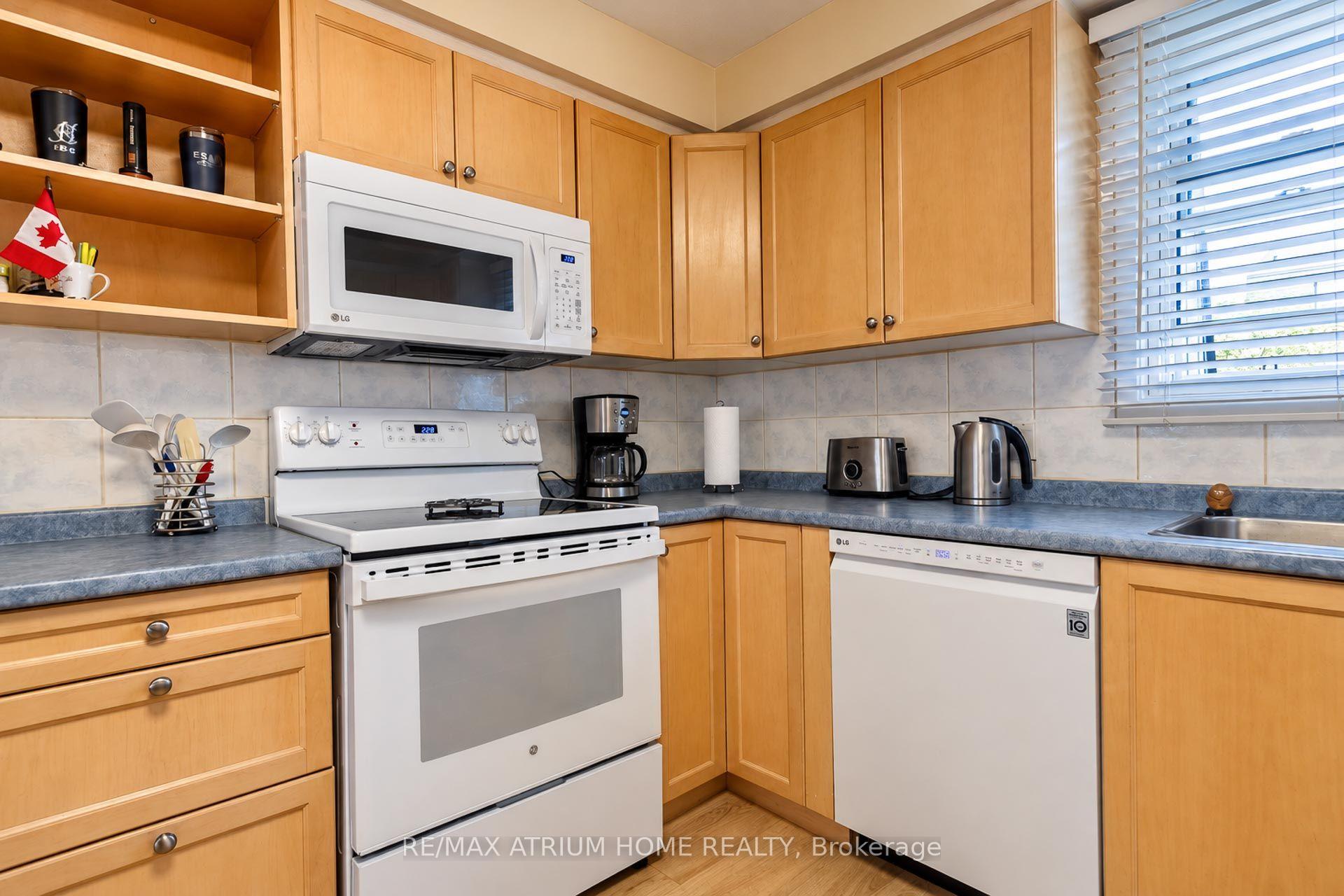 Photo 10 of 38 Purple Sageway, North York, Hillcrest Village — HOMEH