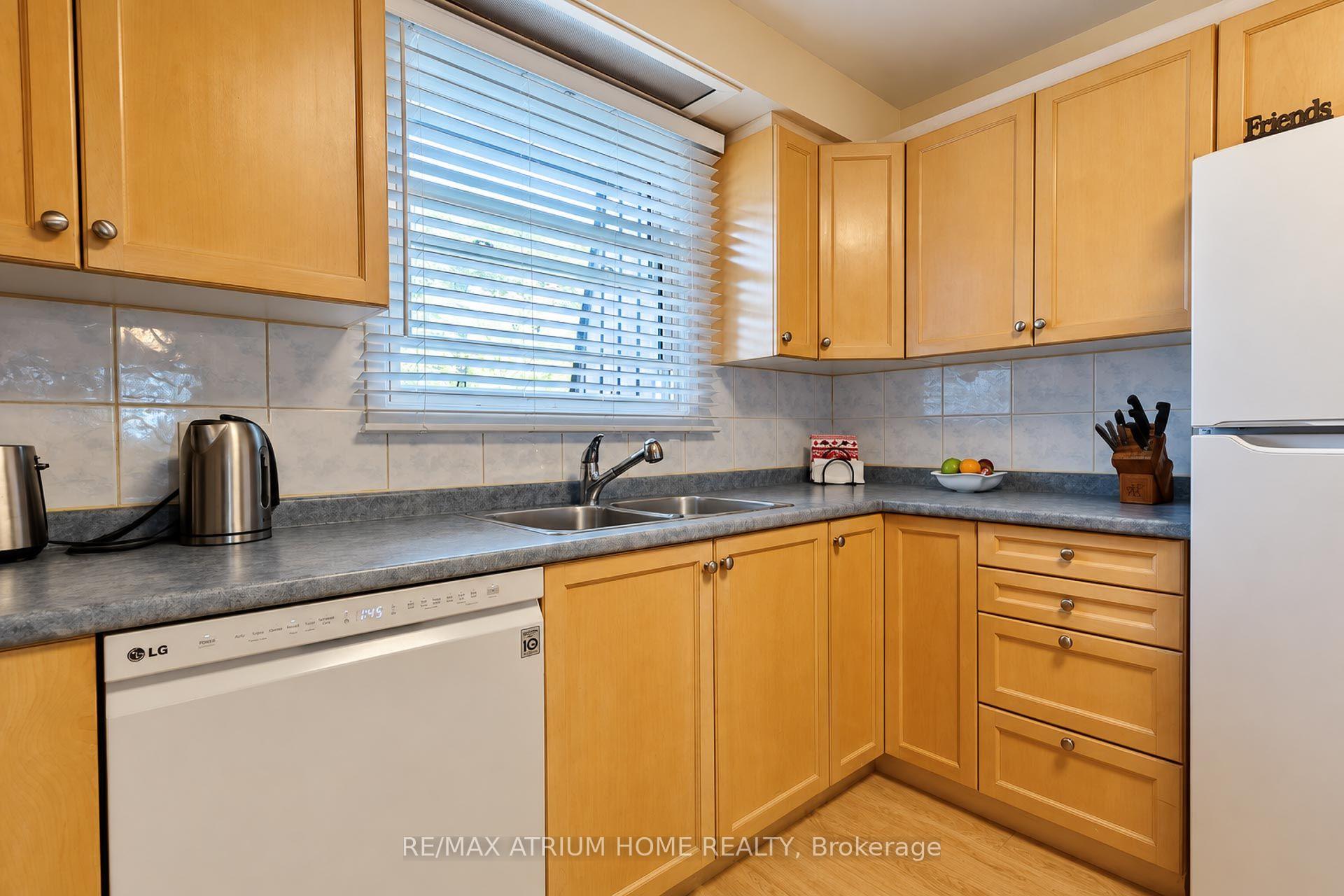 Photo 11 of 38 Purple Sageway, North York, Hillcrest Village — HOMEH