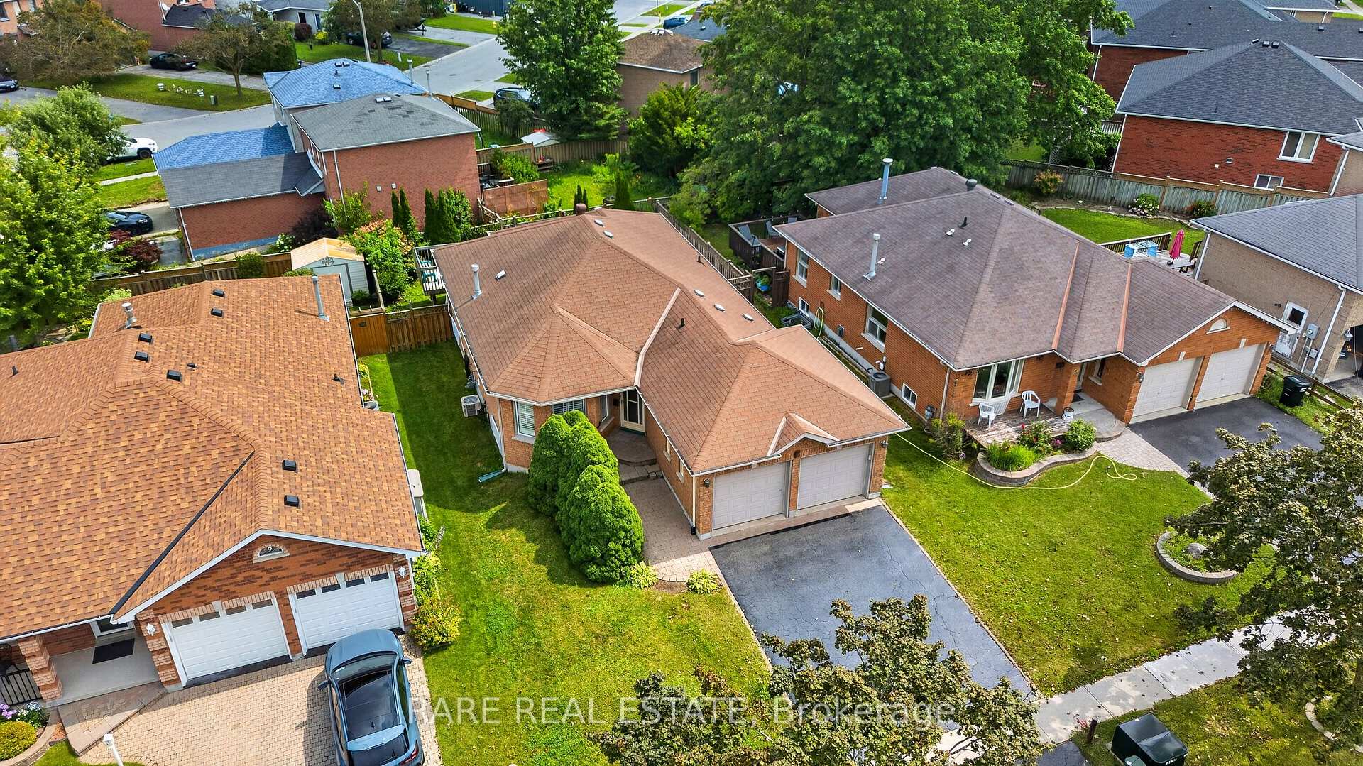 Photo 2 of 7 Longman Drive, Barrie, Northwest — HOMEH