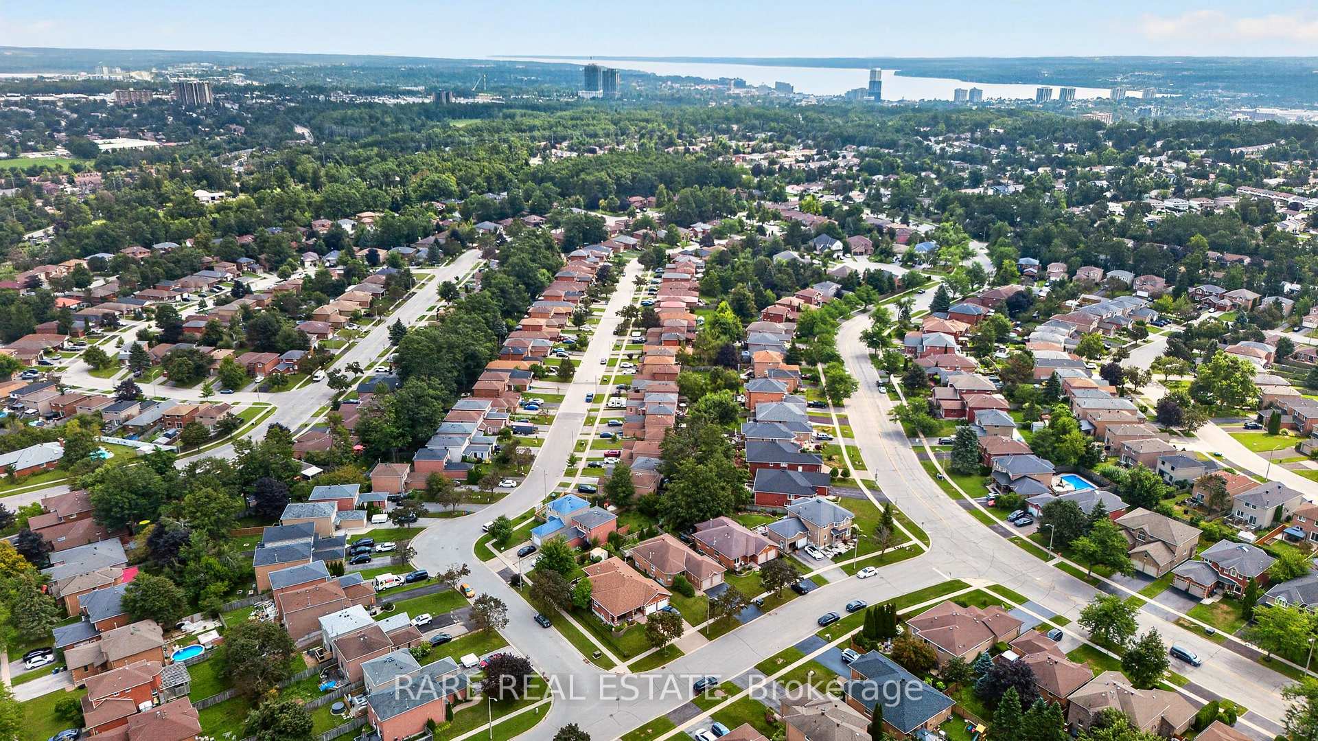 Photo 3 of 7 Longman Drive, Barrie, Northwest — HOMEH