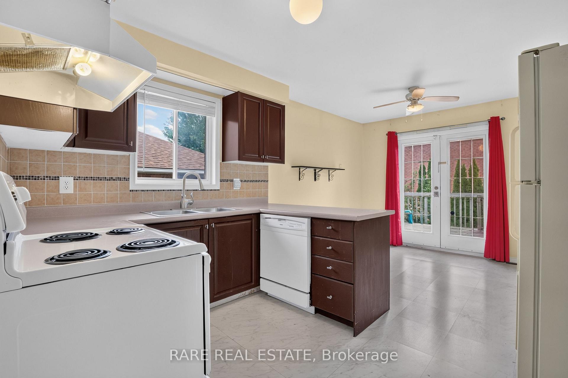 Photo 11 of 7 Longman Drive, Barrie, Northwest — HOMEH
