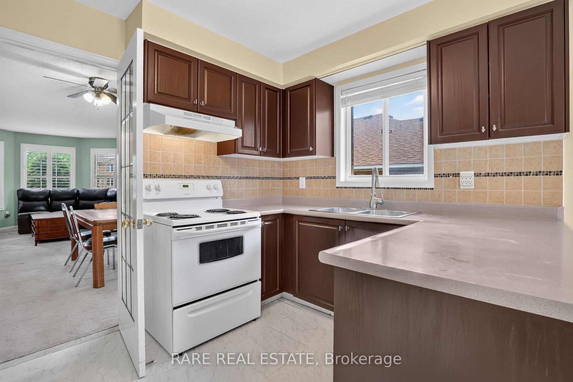 Photo 12 of 7 Longman Drive, Barrie, Northwest — HOMEH