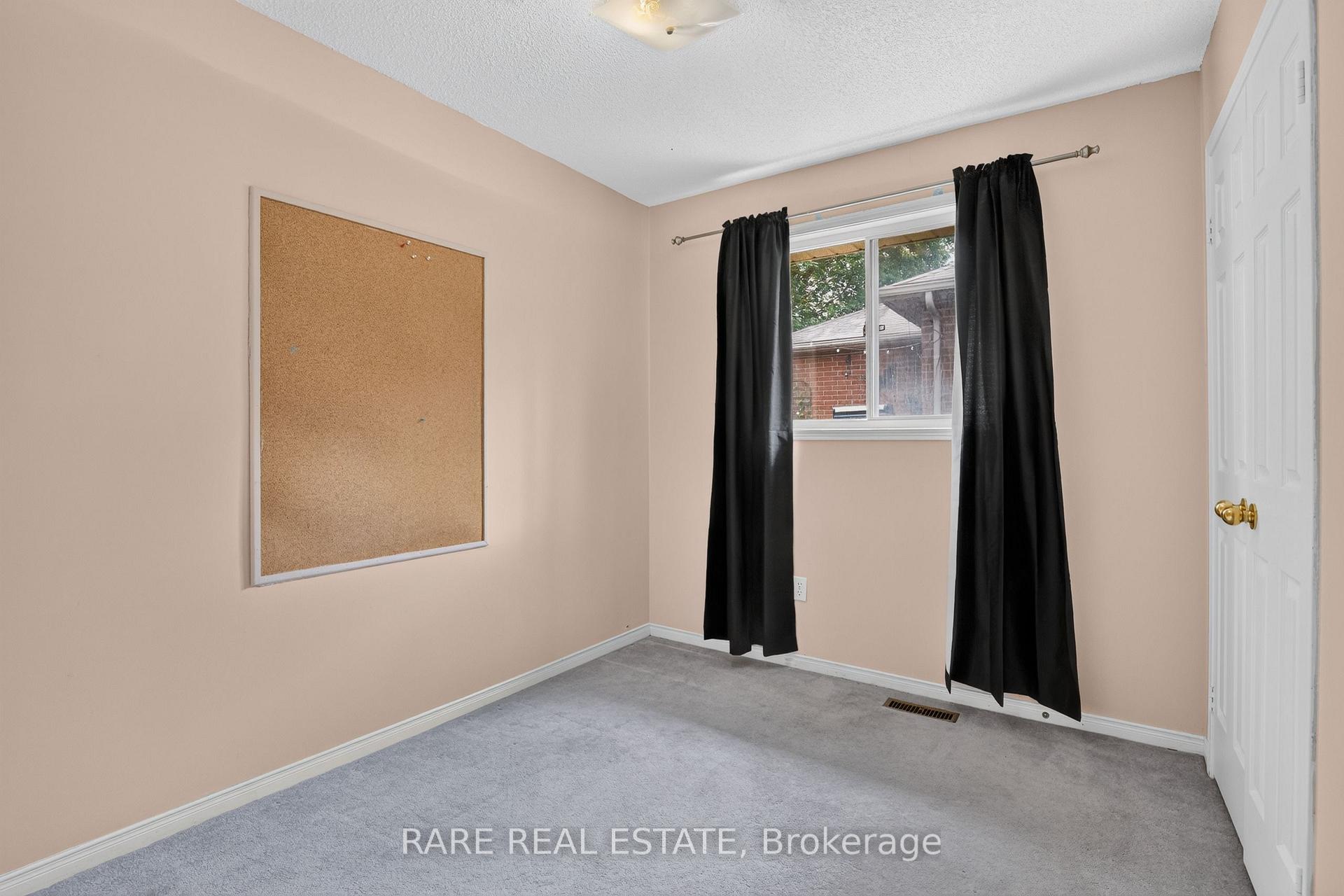 Photo 17 of 7 Longman Drive, Barrie, Northwest — HOMEH