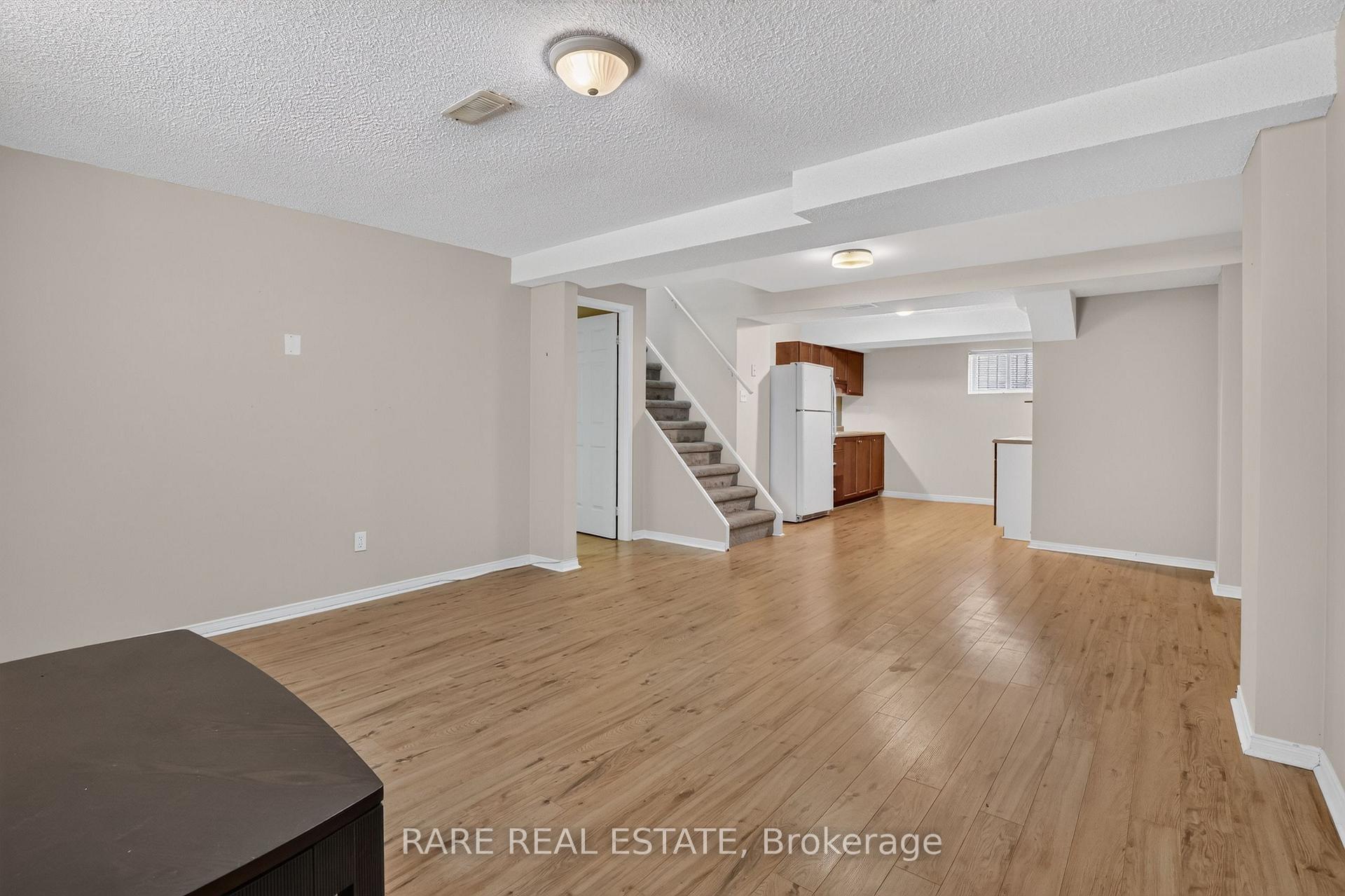 Photo 25 of 7 Longman Drive, Barrie, Northwest — HOMEH
