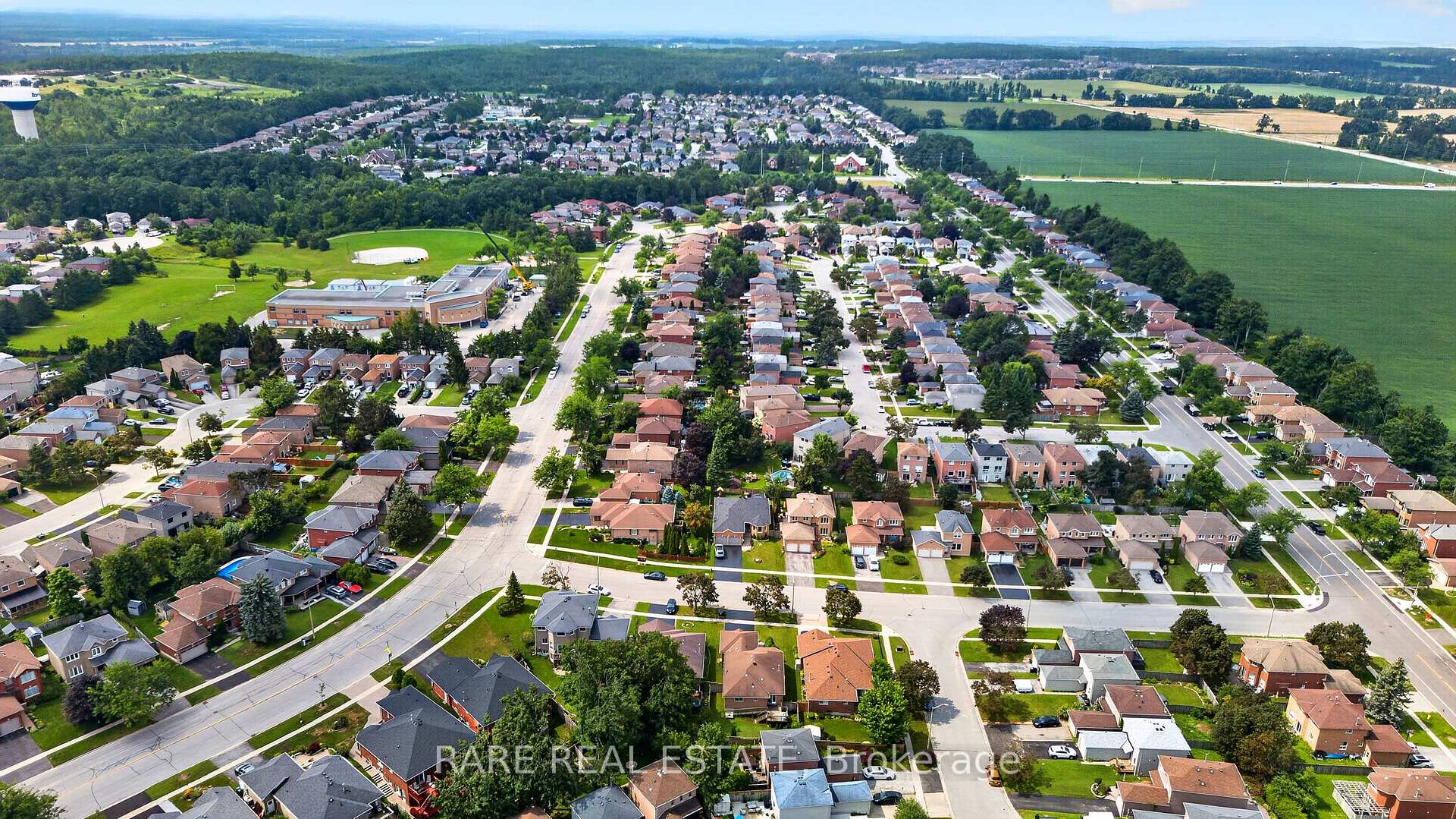 Photo 35 of 7 Longman Drive, Barrie, Northwest — HOMEH
