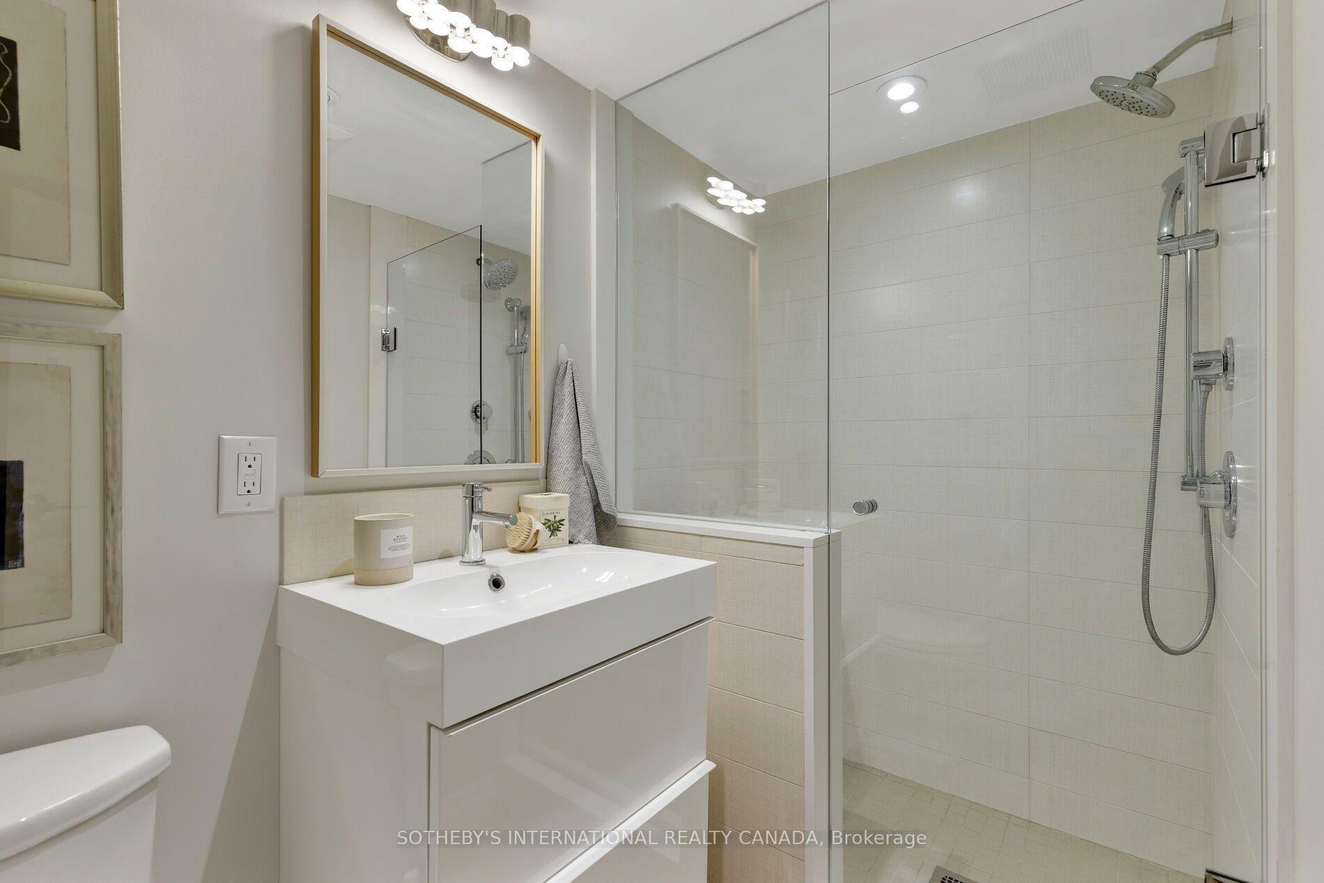 Photo 32 of 126 Hilton Avenue, Toronto, Casa Loma — HOMEH