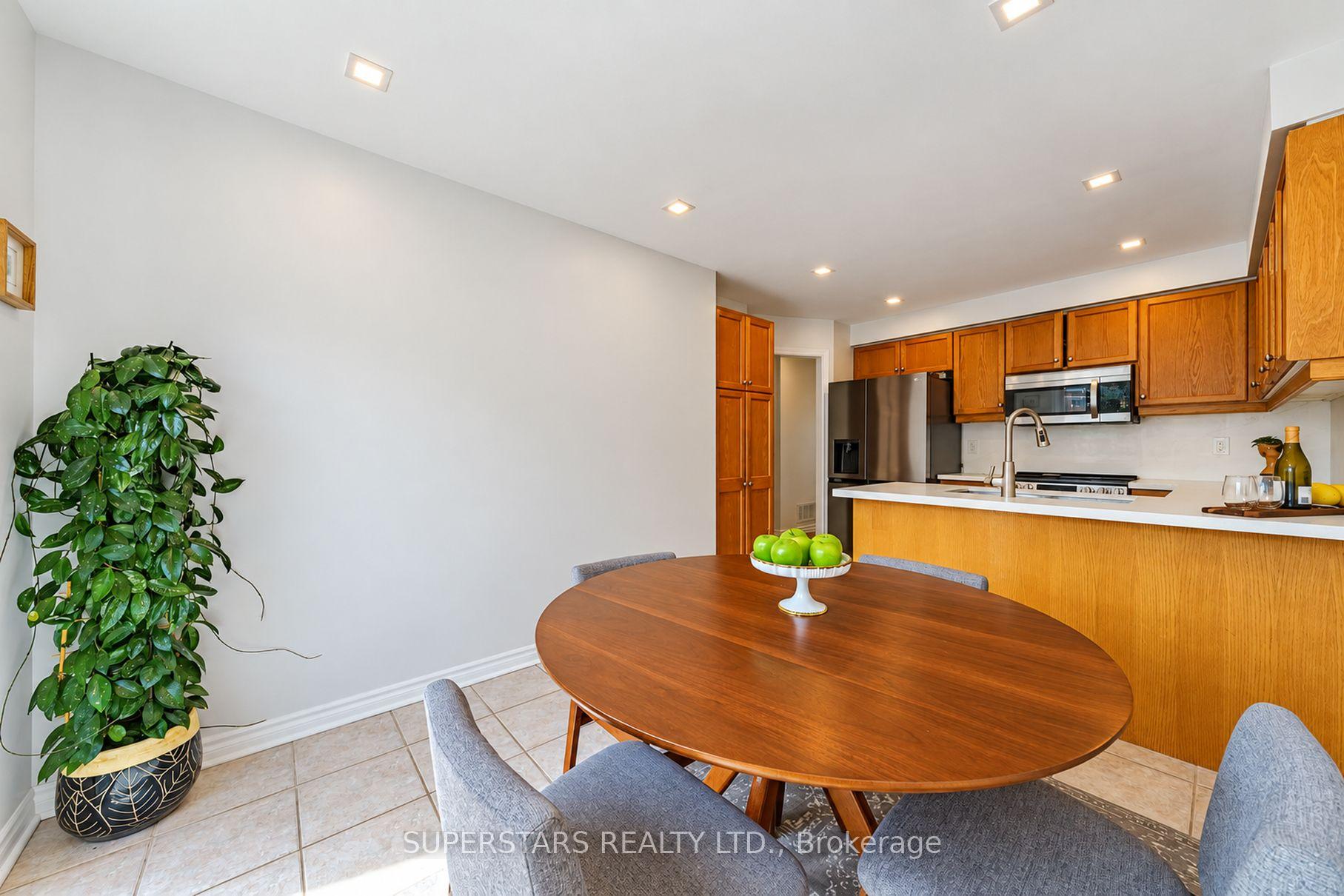 Photo 13 of 167 Humberland Drive, Richmond Hill, Oak Ridges — HOMEH