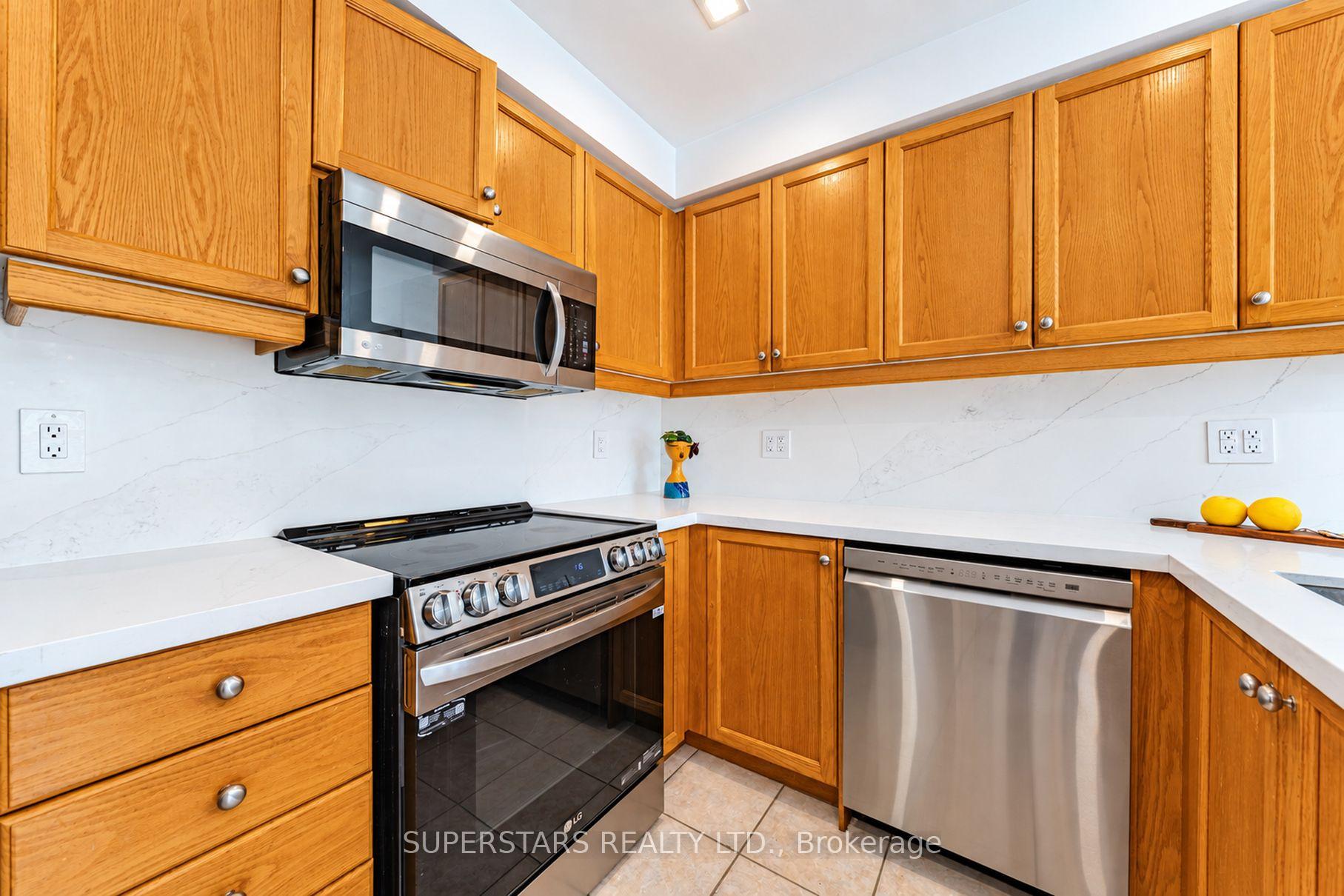 Photo 14 of 167 Humberland Drive, Richmond Hill, Oak Ridges — HOMEH
