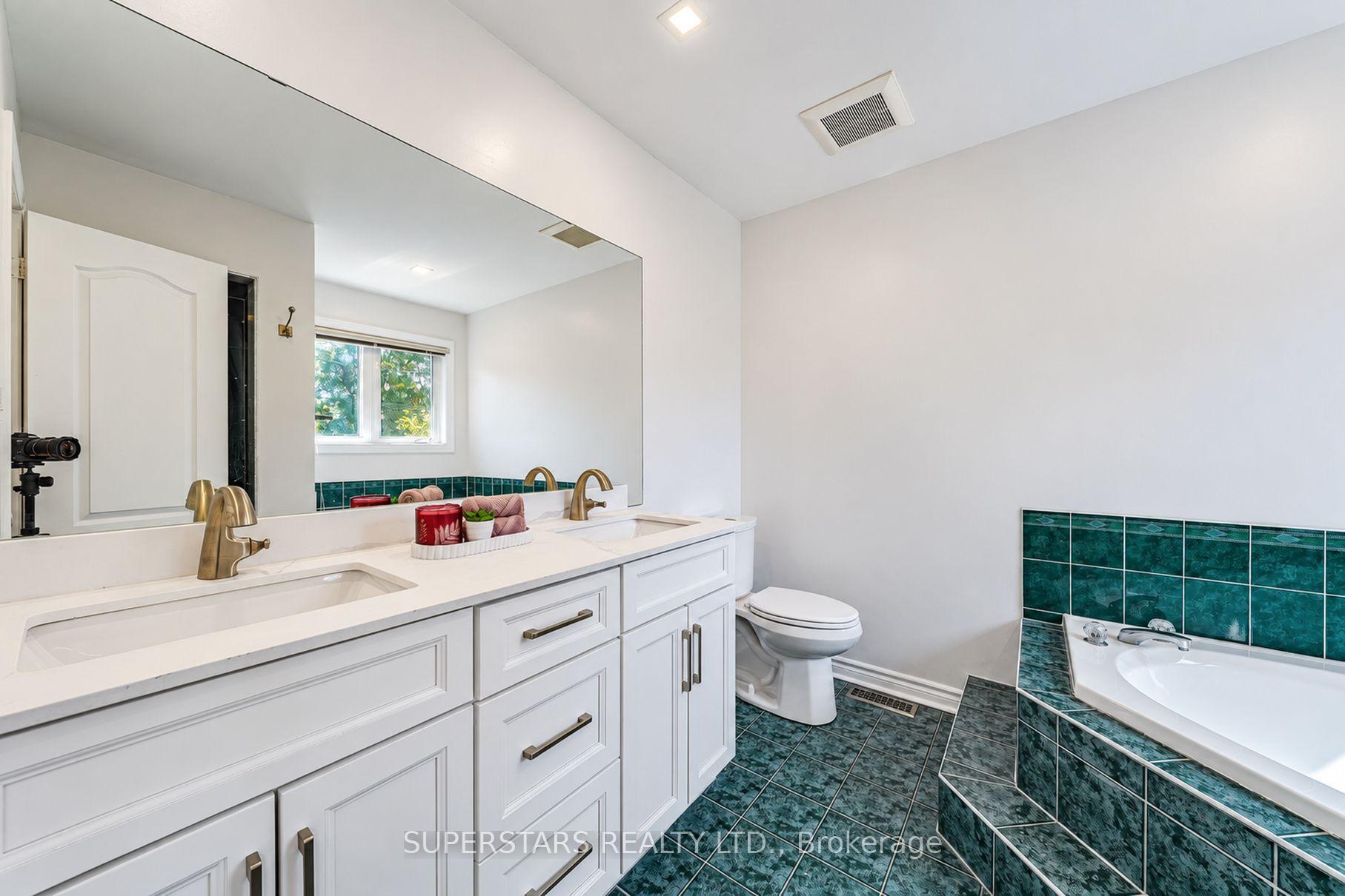 Photo 17 of 167 Humberland Drive, Richmond Hill, Oak Ridges — HOMEH