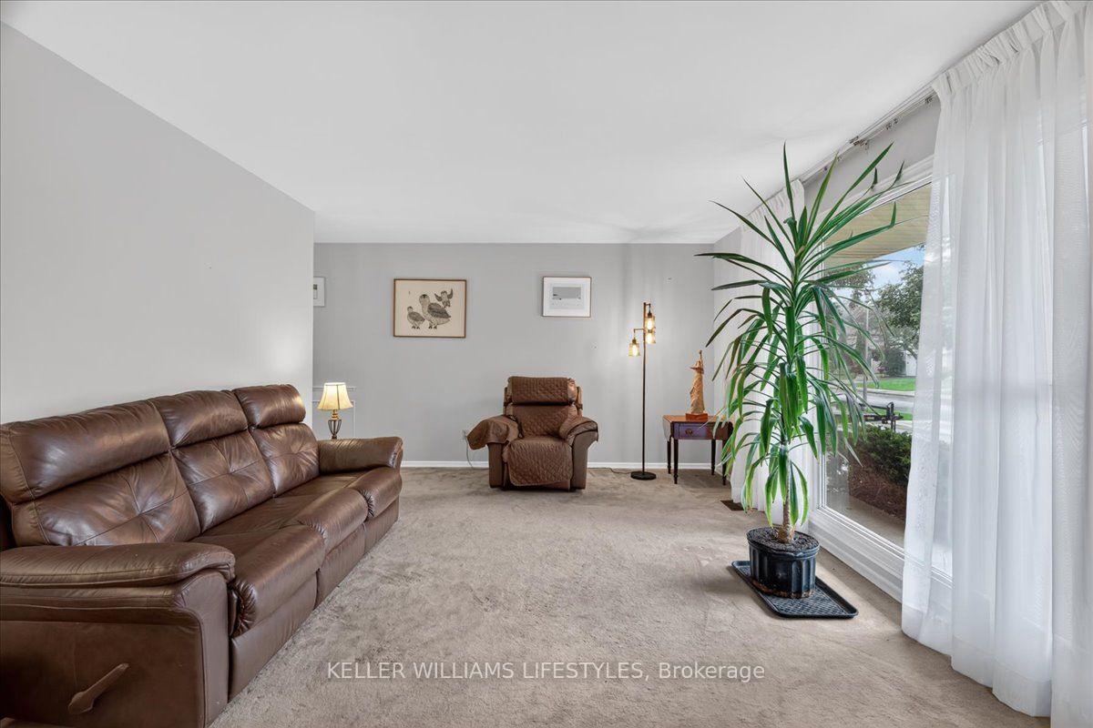 Photo 9 of 76 Fox Mill Crescent, London, South N — HOMEH