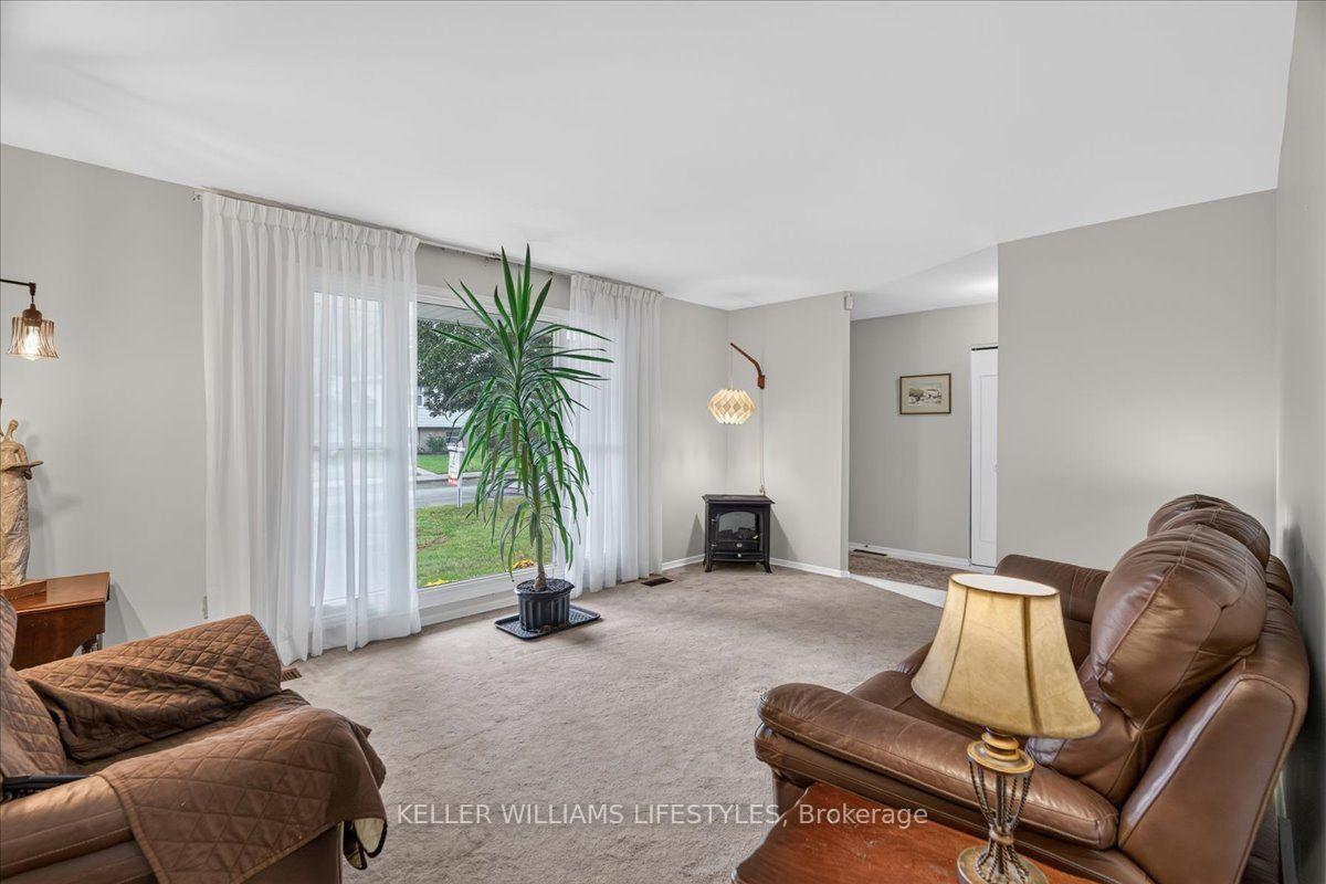 Photo 12 of 76 Fox Mill Crescent, London, South N — HOMEH
