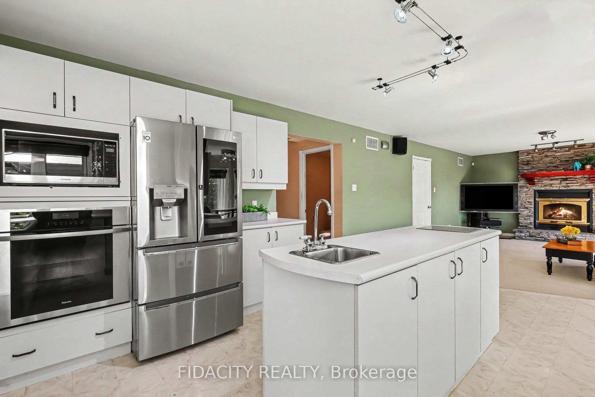 Photo 11 of 88 Constance Lake Road, Ottawa, Kanata - Kanata (North East) — HOMEH