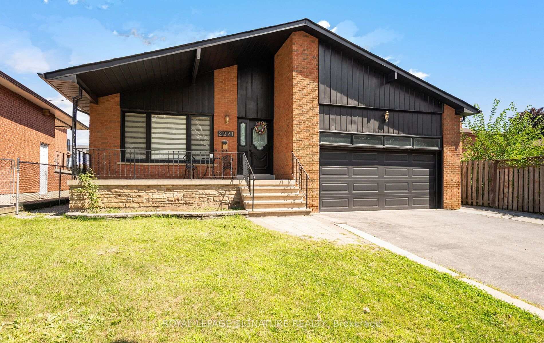 Photo 2 of 2221 Florian Road, Mississauga, Cooksville — HOMEH