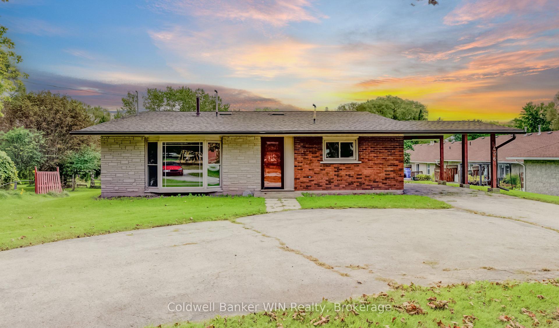 Photo of 456 Queen Street W