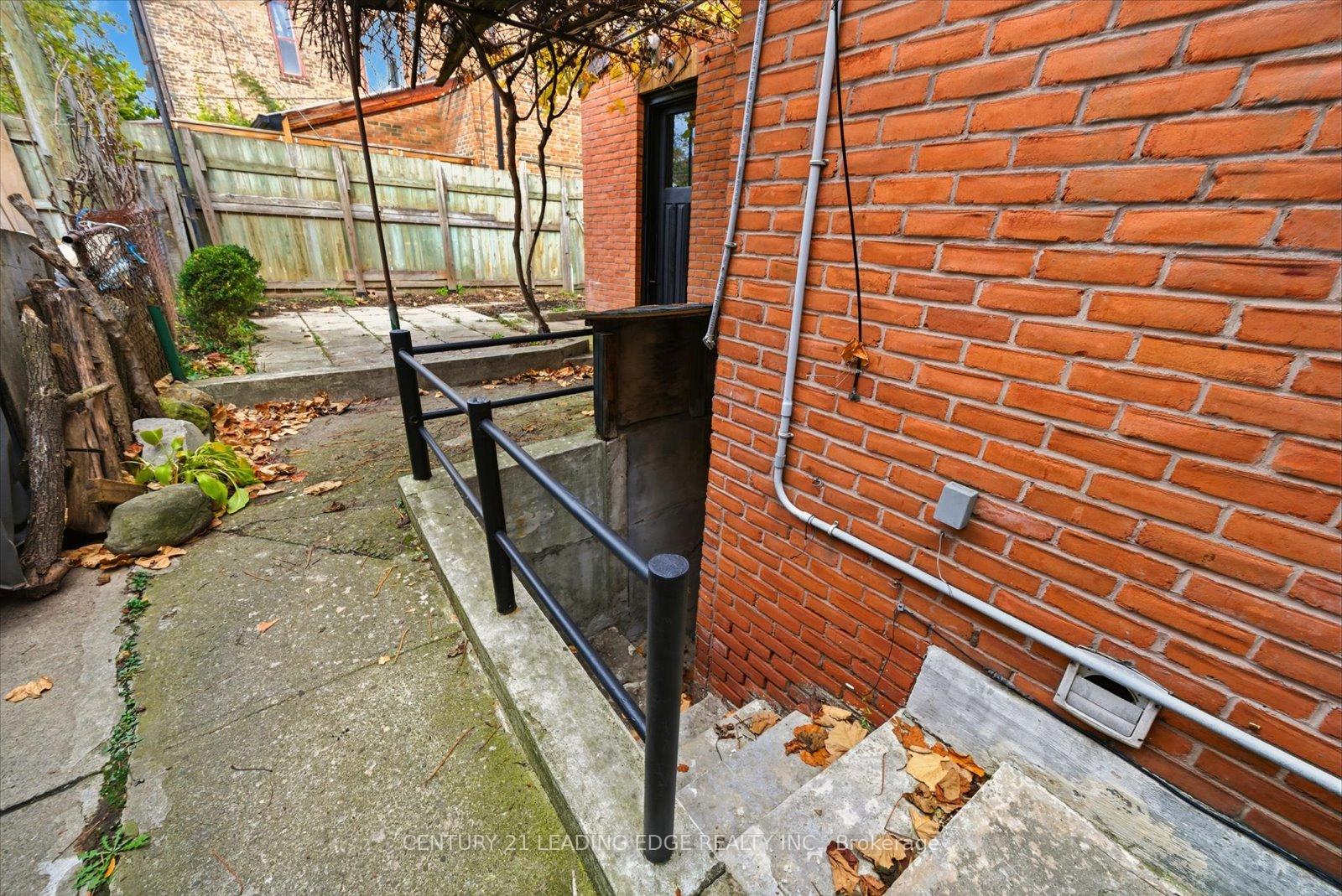 Photo 29 of 30 Ulster Street, Toronto, University — HOMEH