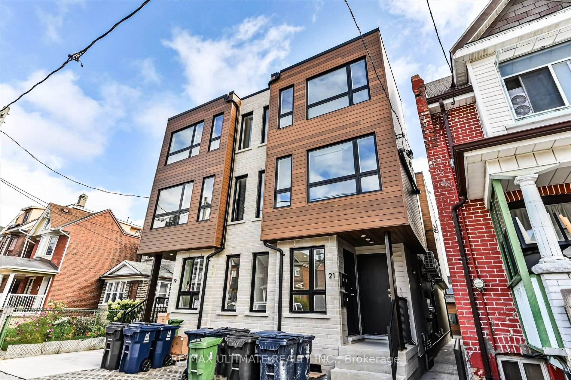Photo 2 of Unit 1, 21 Lappin Avenue, Toronto, Dovercourt-Wallace Emerson-Junction — HOMEH